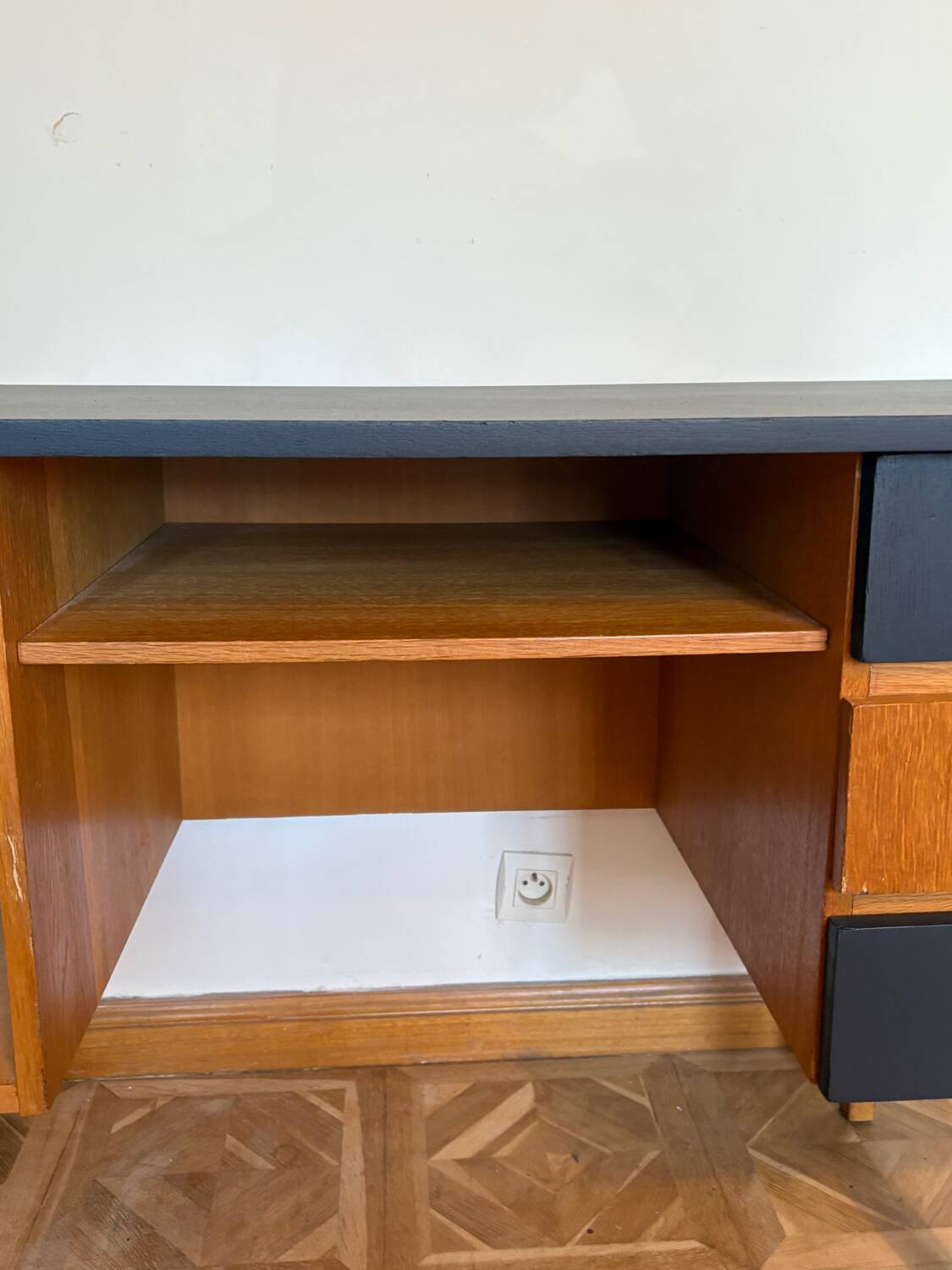 Adult desk with compass feet