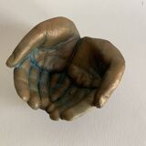 Terracotta art bowl "Jointed hands" signed by the artist Maria Ruiz
