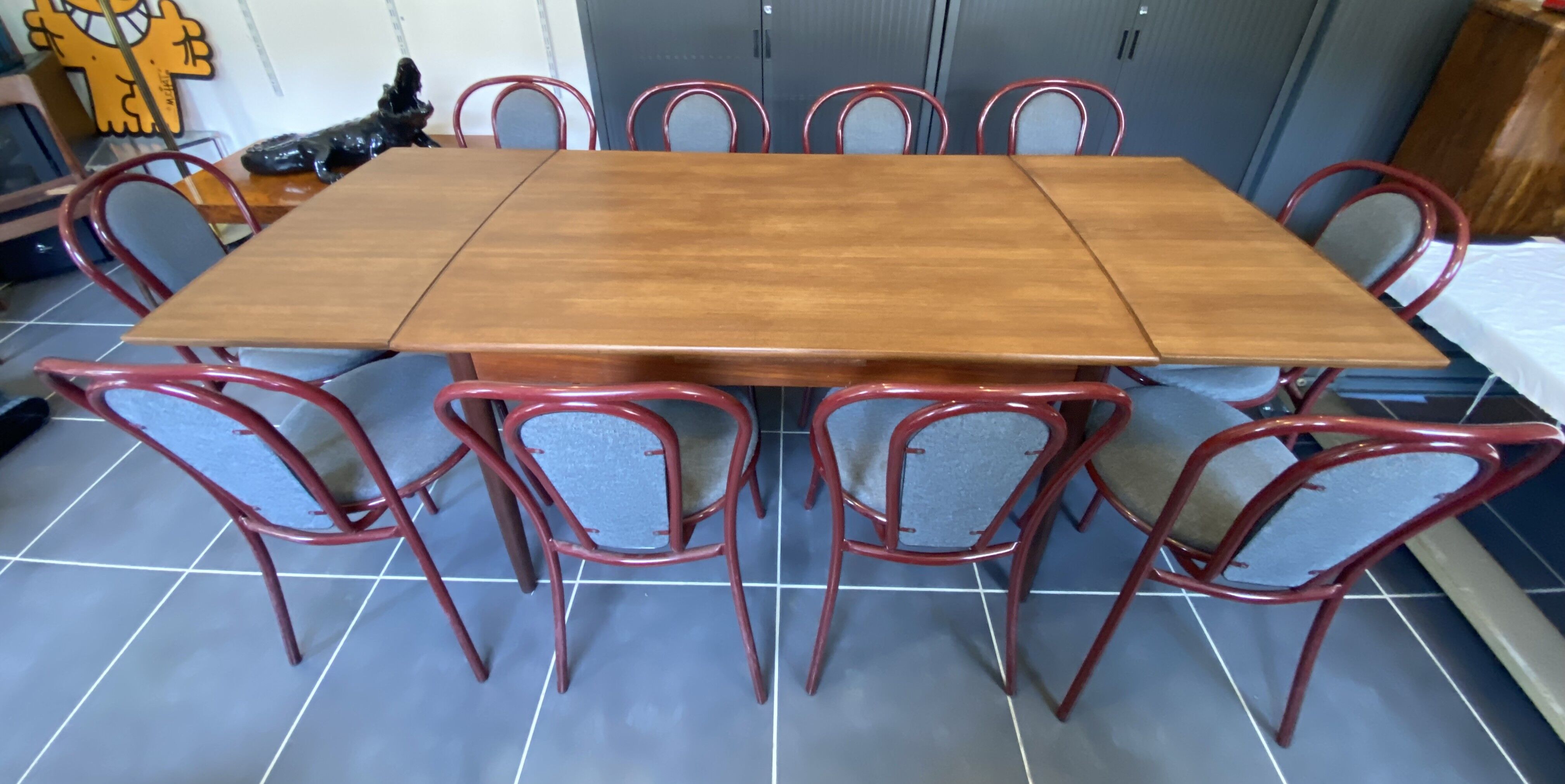 Extendable Scandinavian teak table by Johannes Andersen for Samcom Denmark.