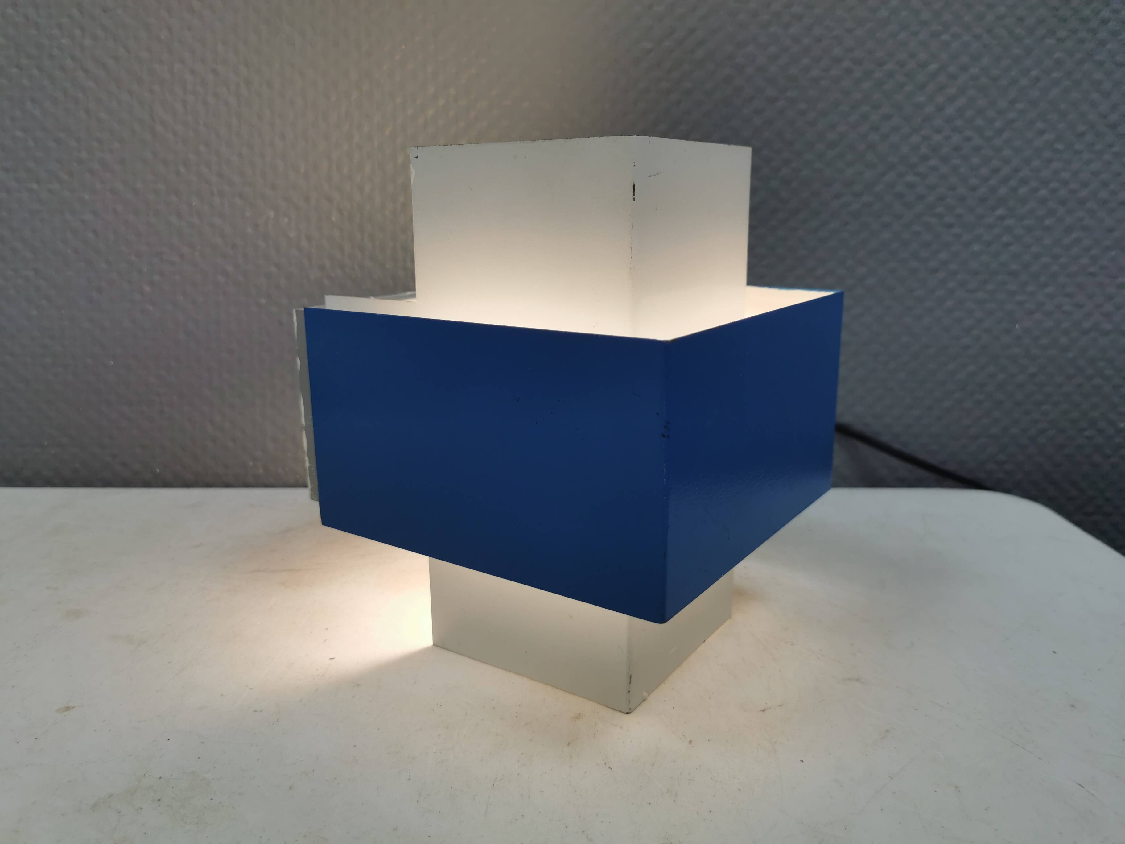 Wall lamp attributed to Louis Kalff for Phillips in the early 1960s.