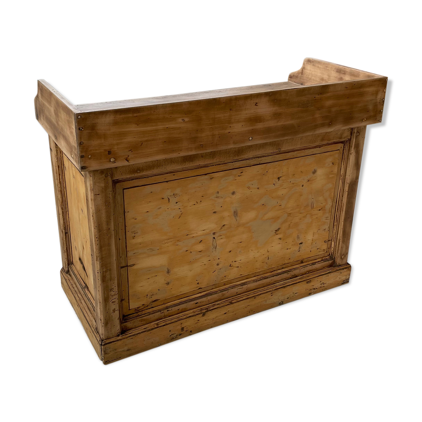 Trading counter central island pine