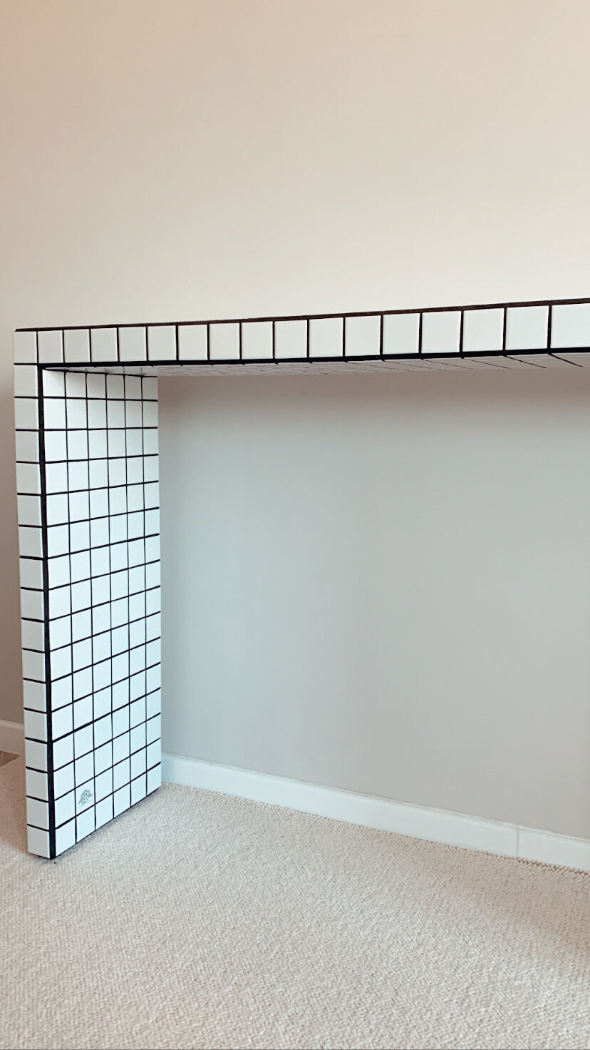 High console tiled mosaic glossy white joint black