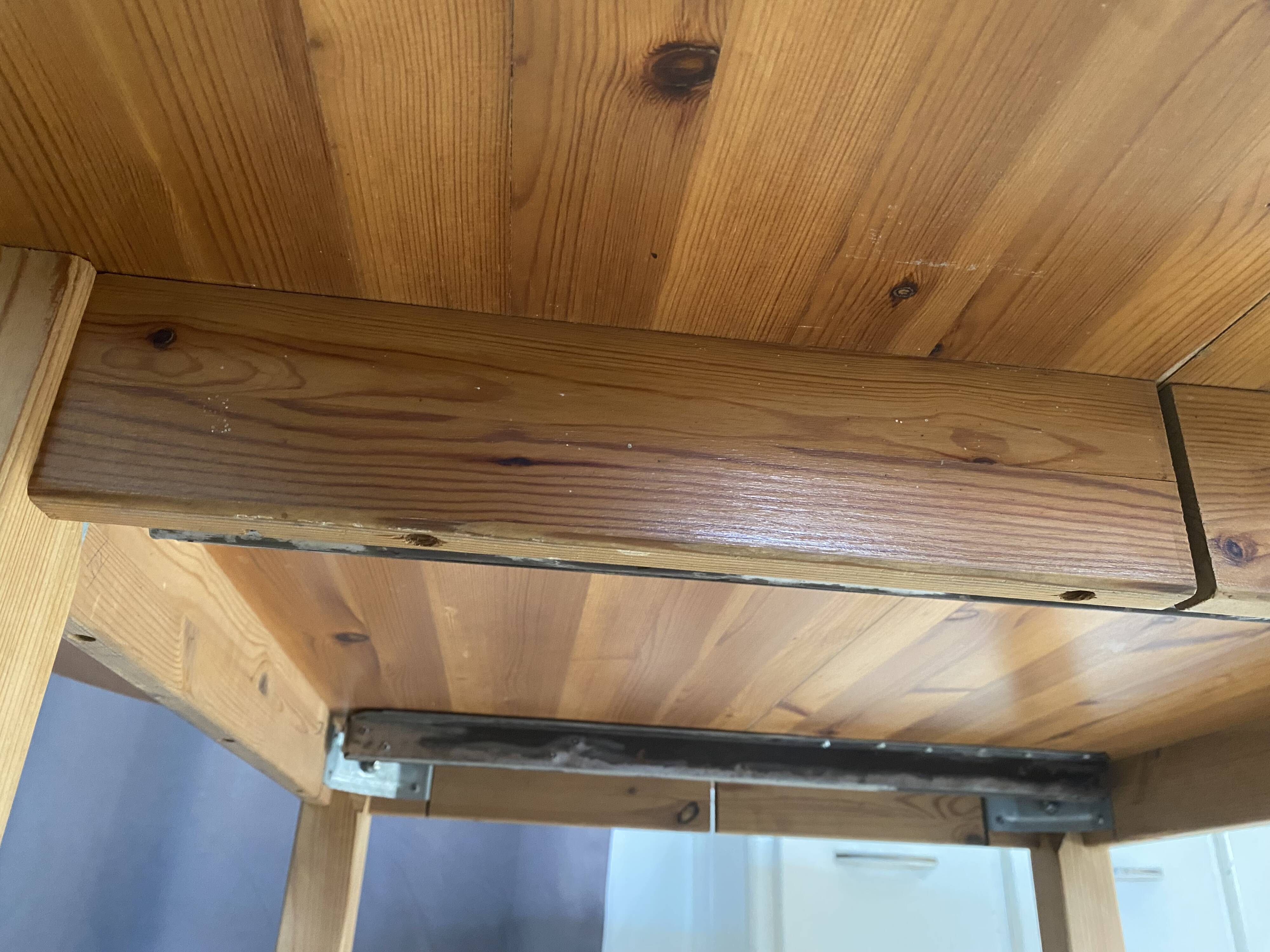 Round table 117cm extendable with a solid pine extension, vintage from the 1970s.