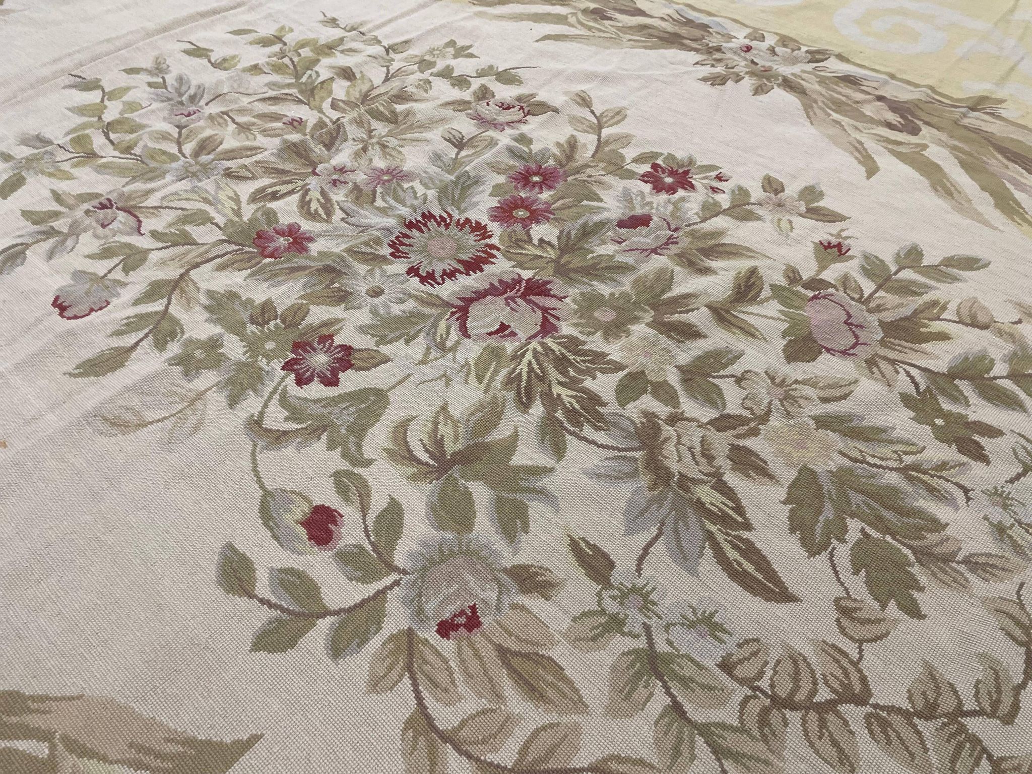 Tapis floral en aiguille Aubusson surdimensionné, très grand, 414 x 604 cm.