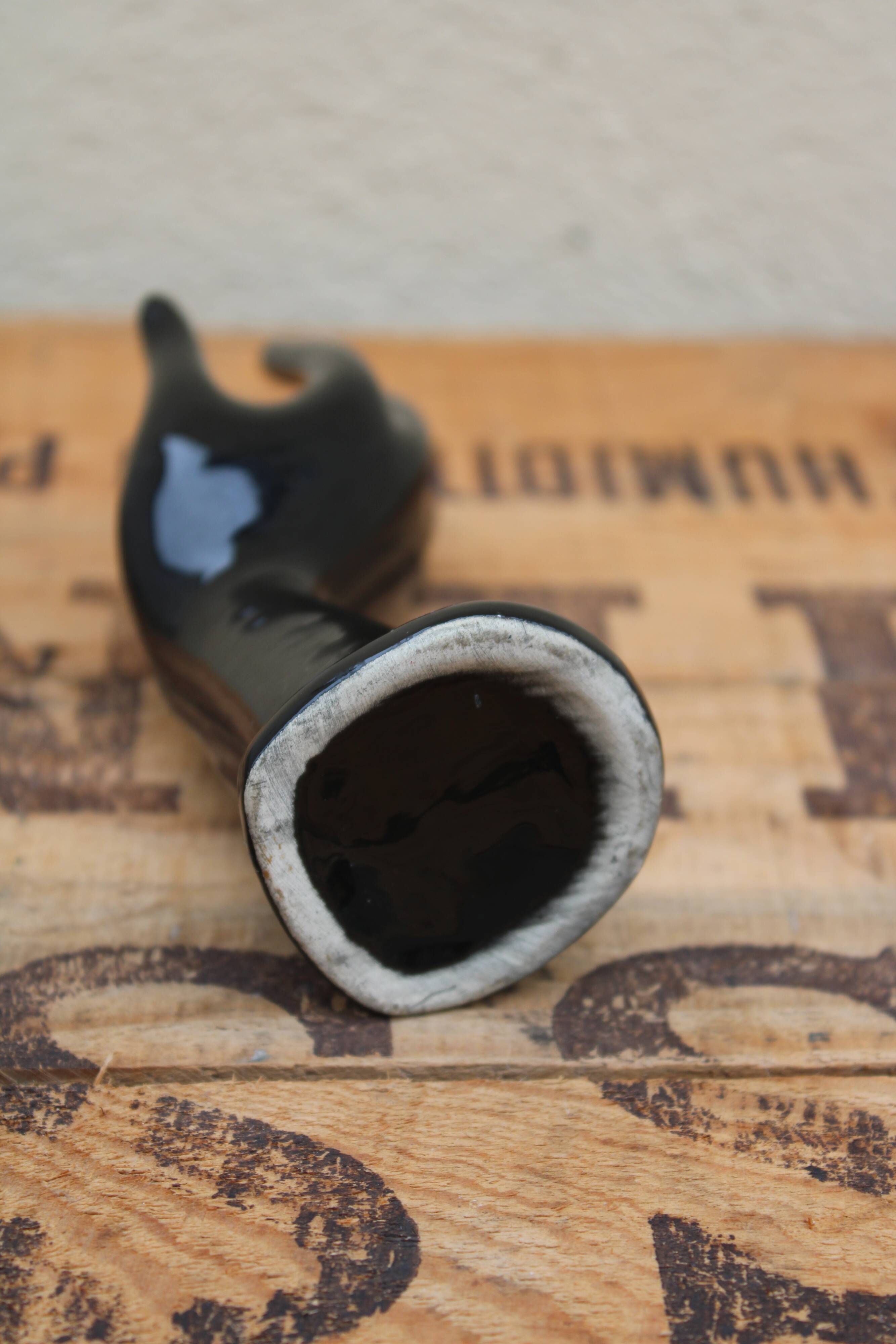 Black ceramic baguier hand