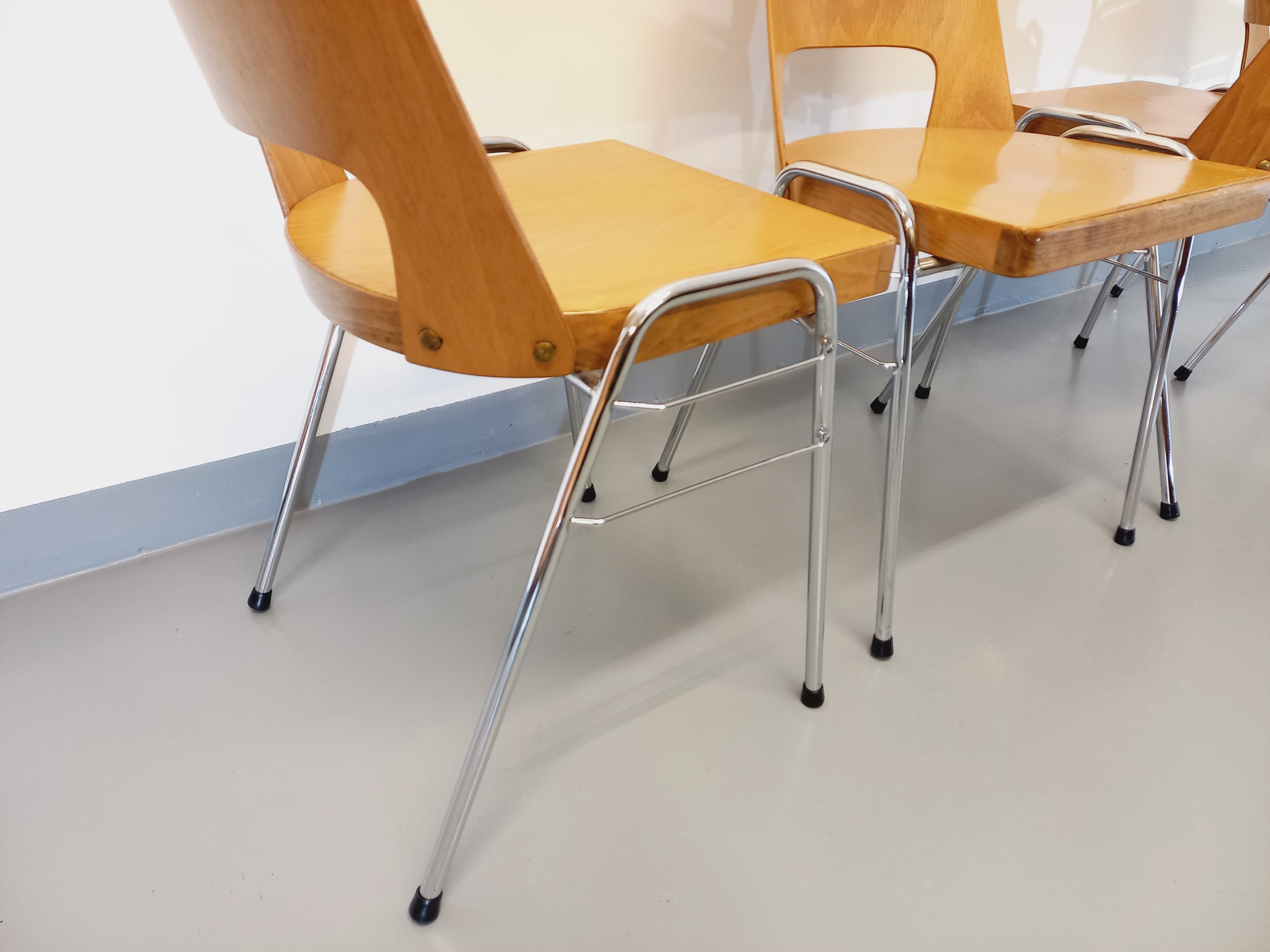 4 vintage stackable chairs model barrel Manhattan brand Baumann brand 70s
