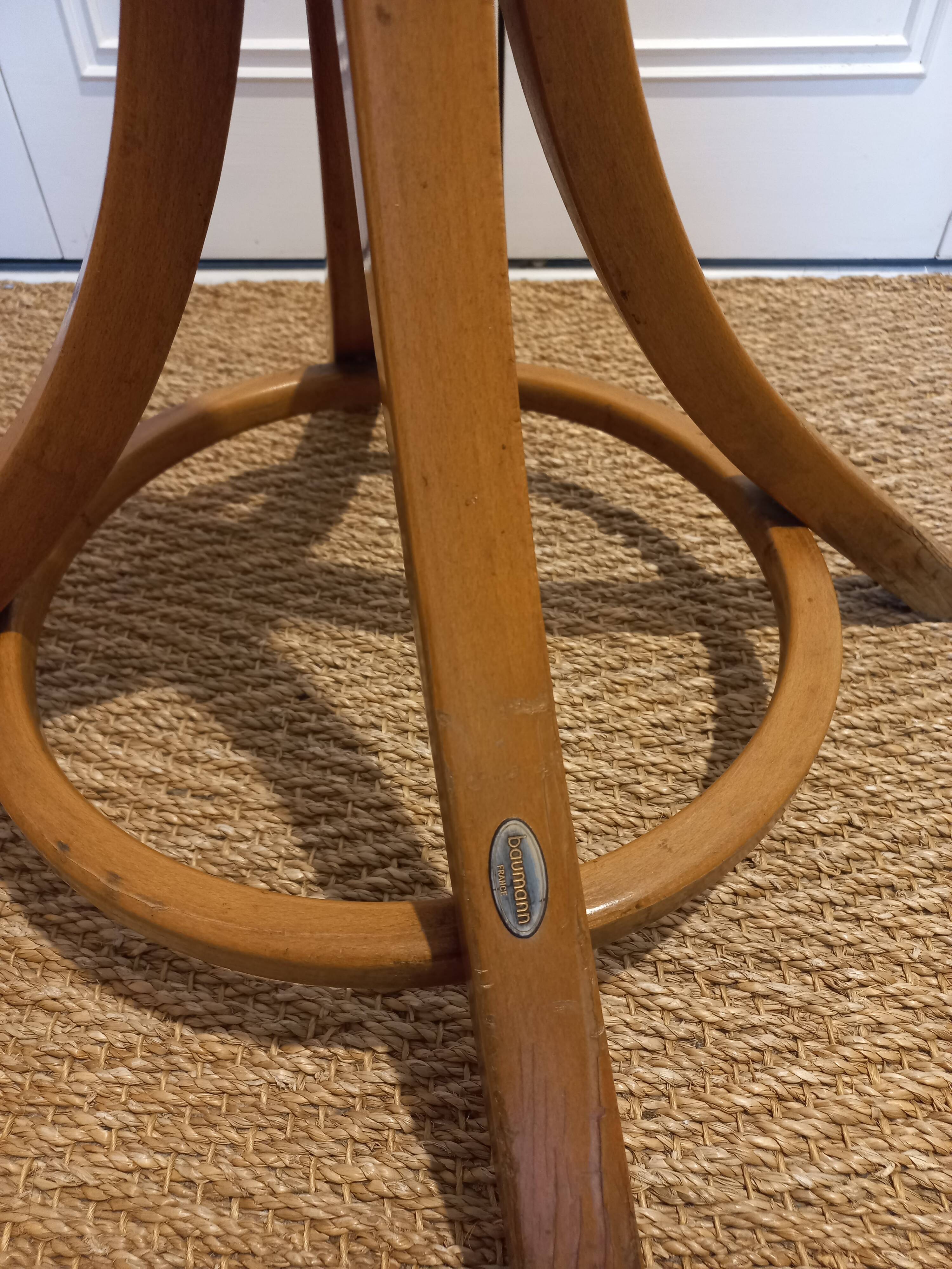 Baumann parrot coat rack