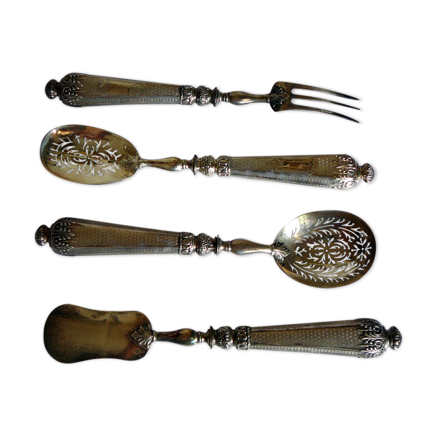 Covered to old chiseled silver hors d'oeuvres
