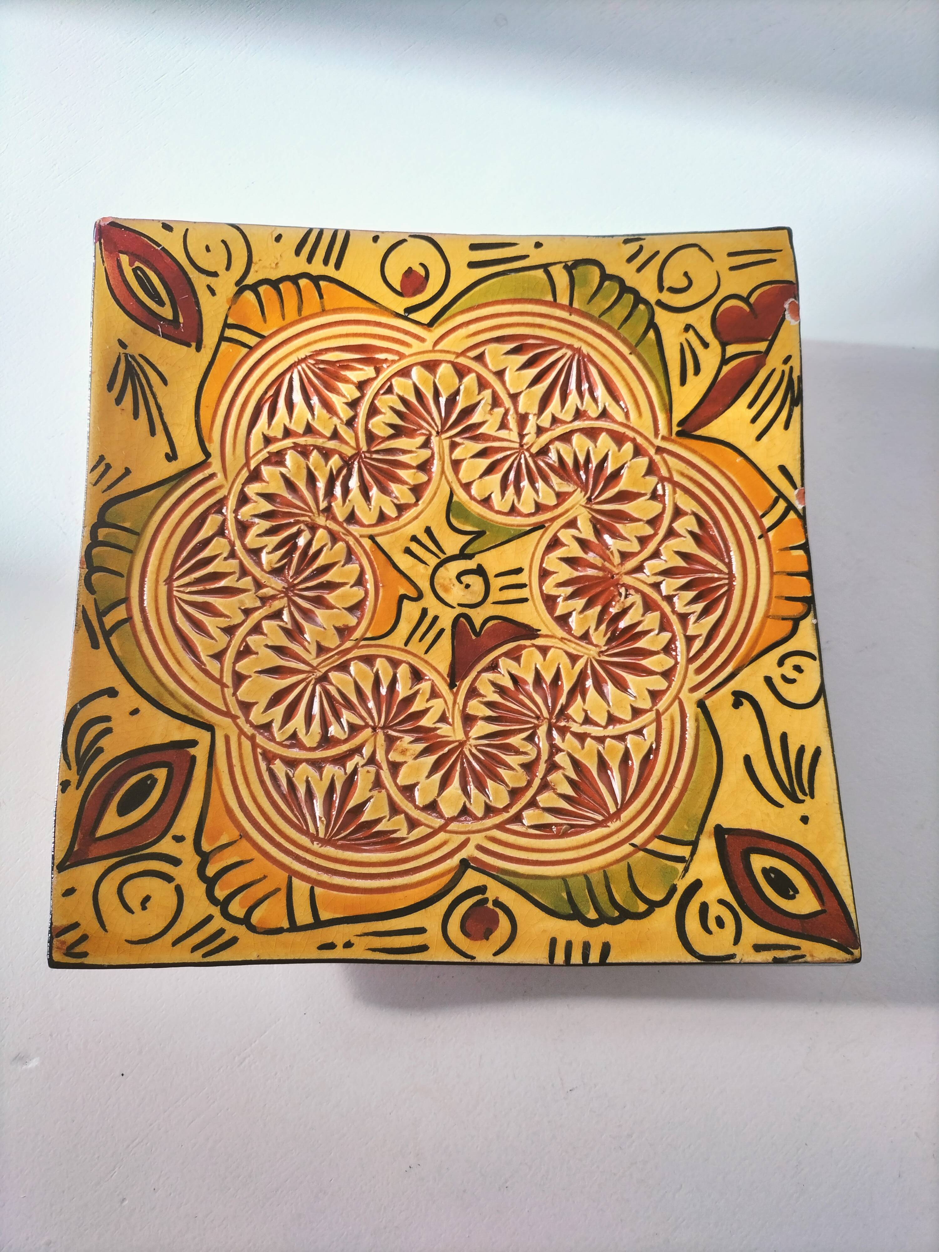 Safi earthenware trinket dish – hand-incised and glazed decoration