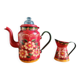 Ancienne cafetière et pot à lait en tôle émaillée