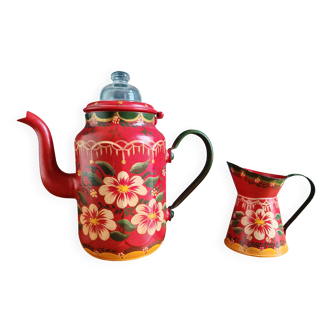 Old enamelled sheet metal coffee pot and milk jug