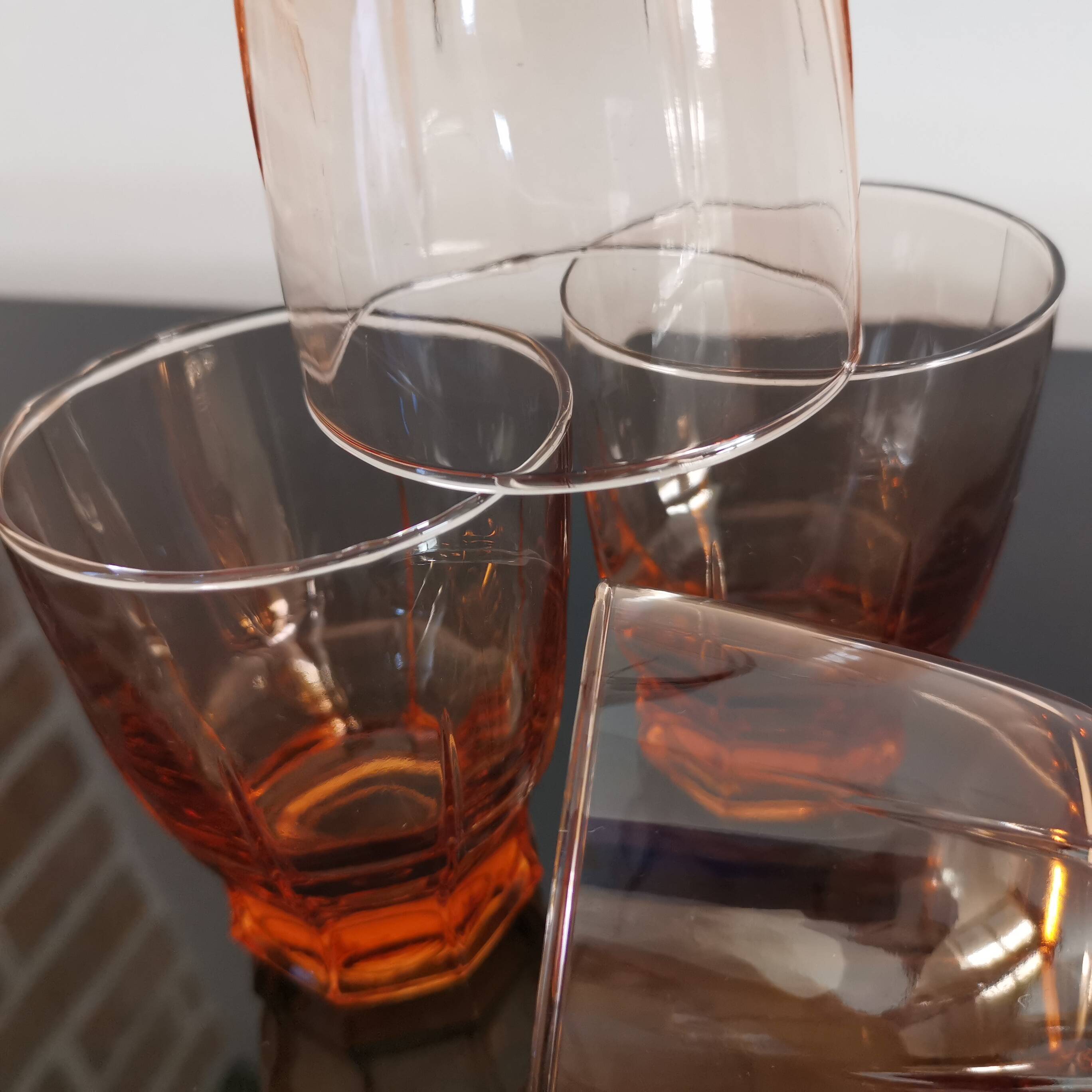 Série de 4 verres à eau des années 30 rose fumé