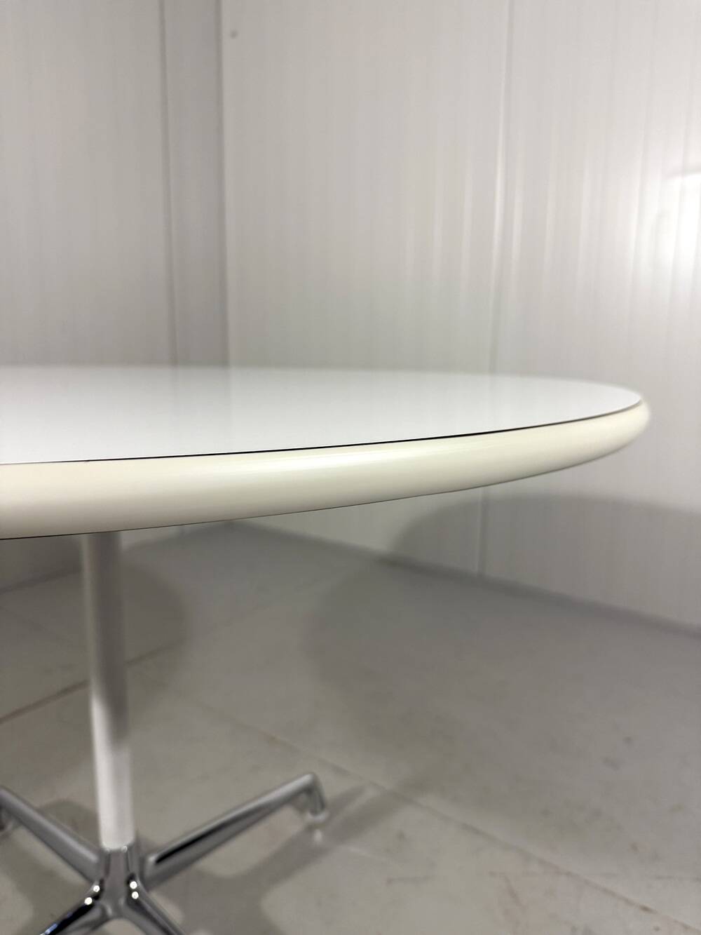 Round dining table by Charles & Ray Eames, Herman Miller, 1960s.