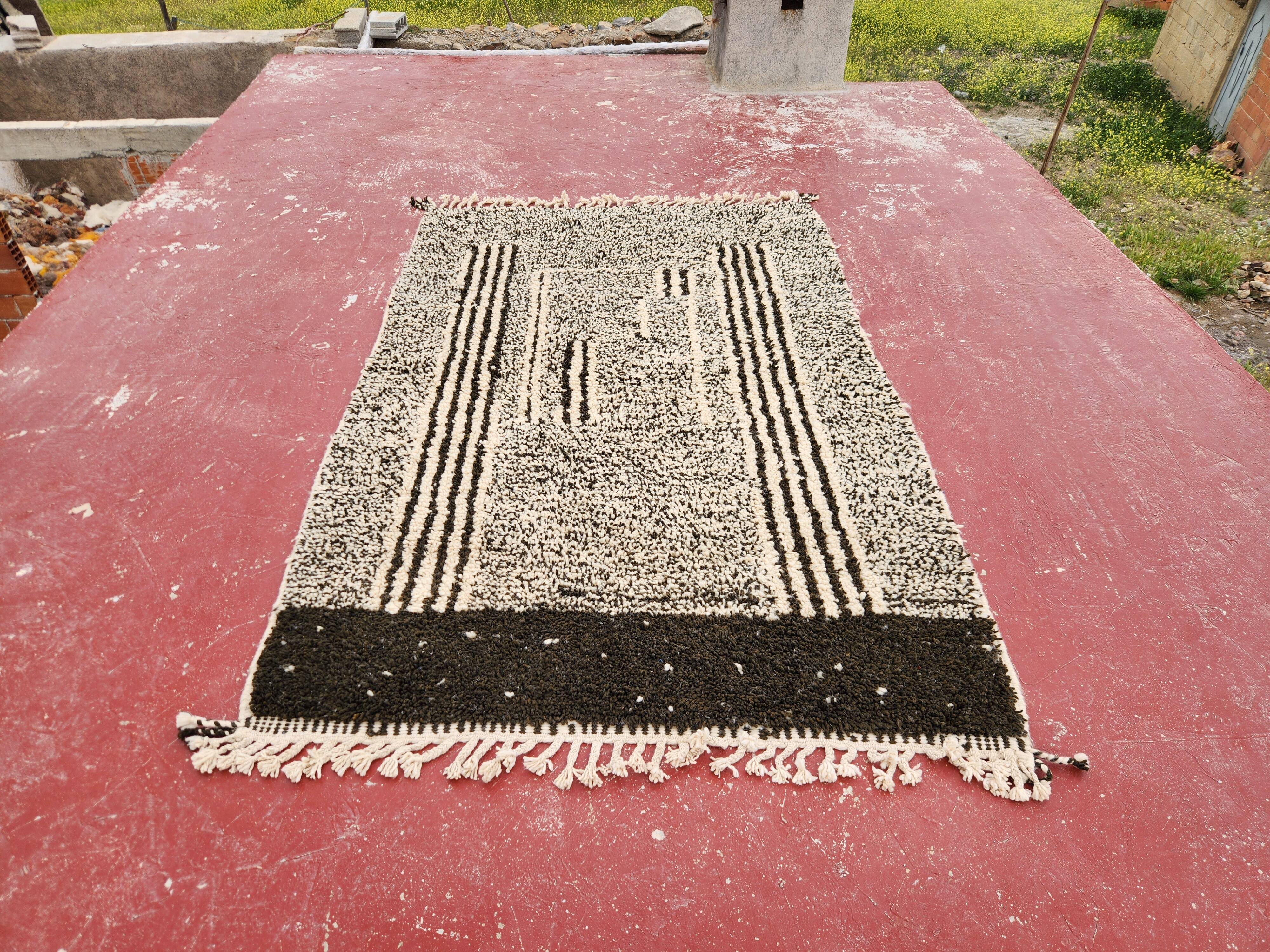 Authentic Beni Ouarain Rug 236x152 cm – Natural Cream Wool