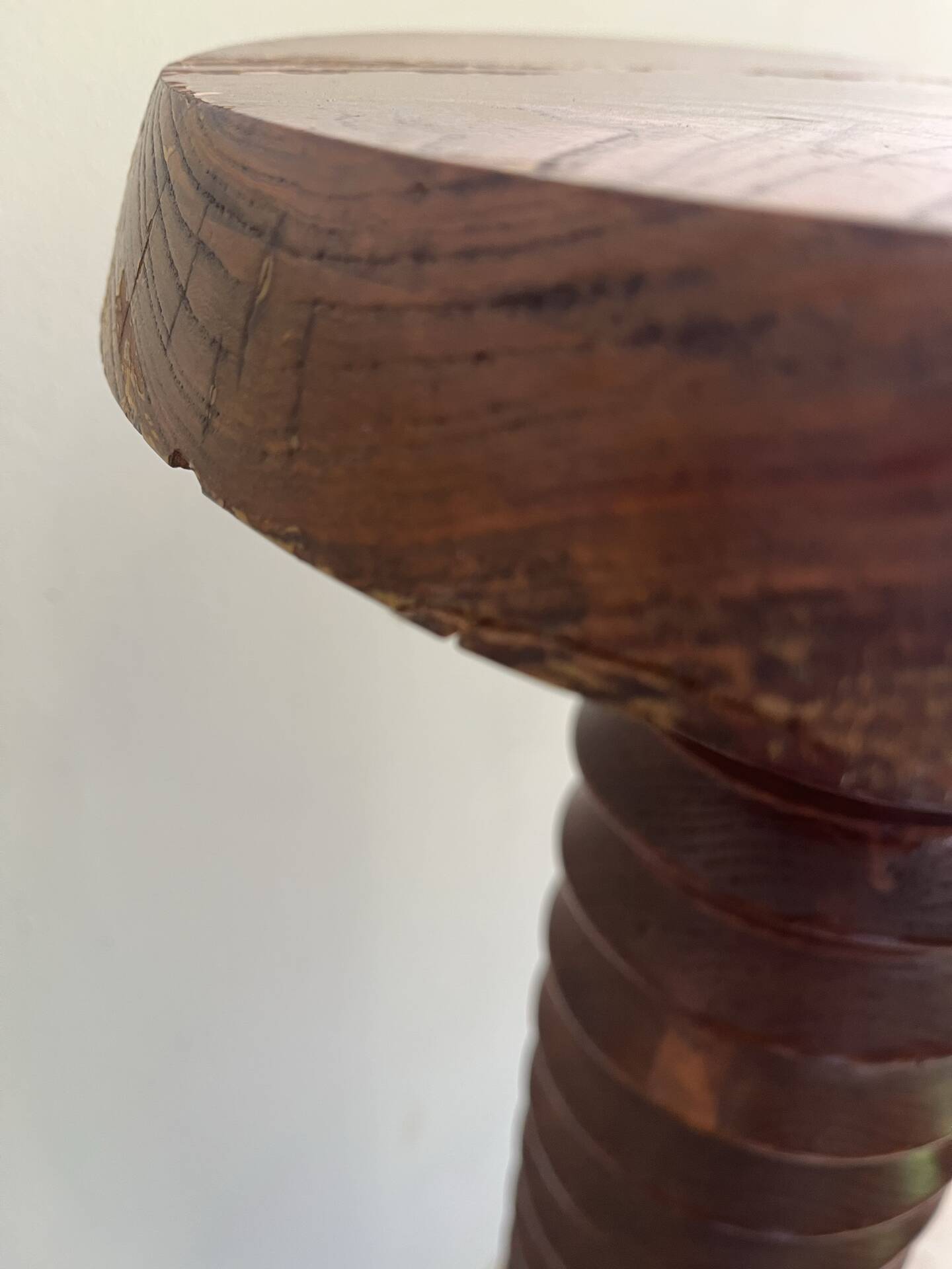 Column support screw of the press.