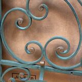 Bronze patina wall dressing room