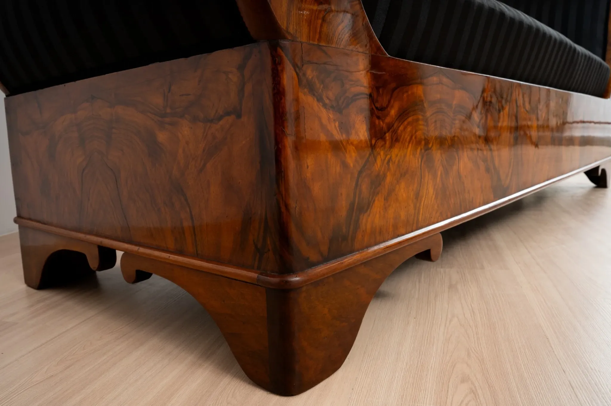 Exceptional 19th Century Biedermeier Walnut Sofa, circa 1850