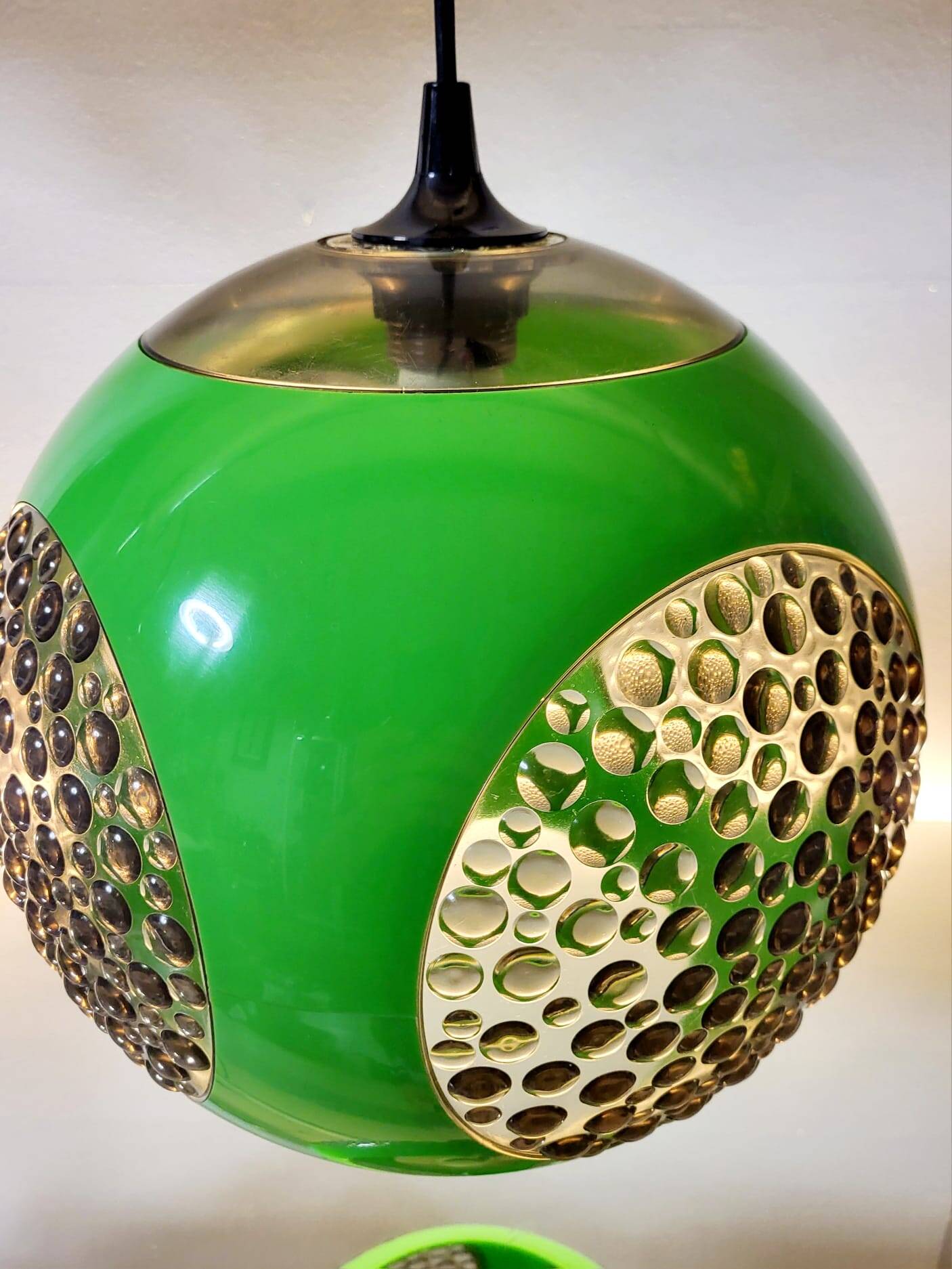 Suspension Space Age verte "Bug eye" par Massive, Belgique vers 1970