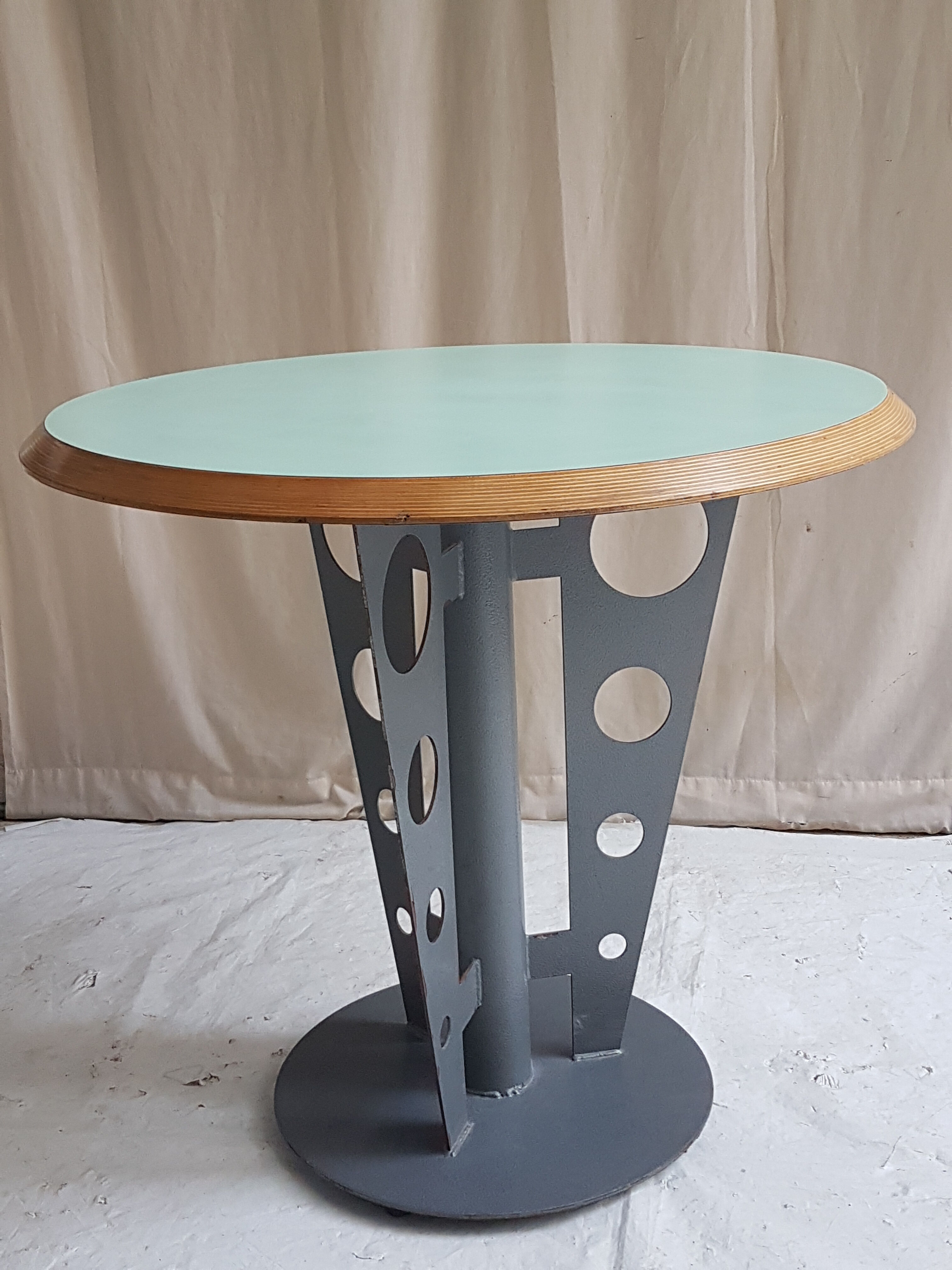 Vintage roundtable 1970