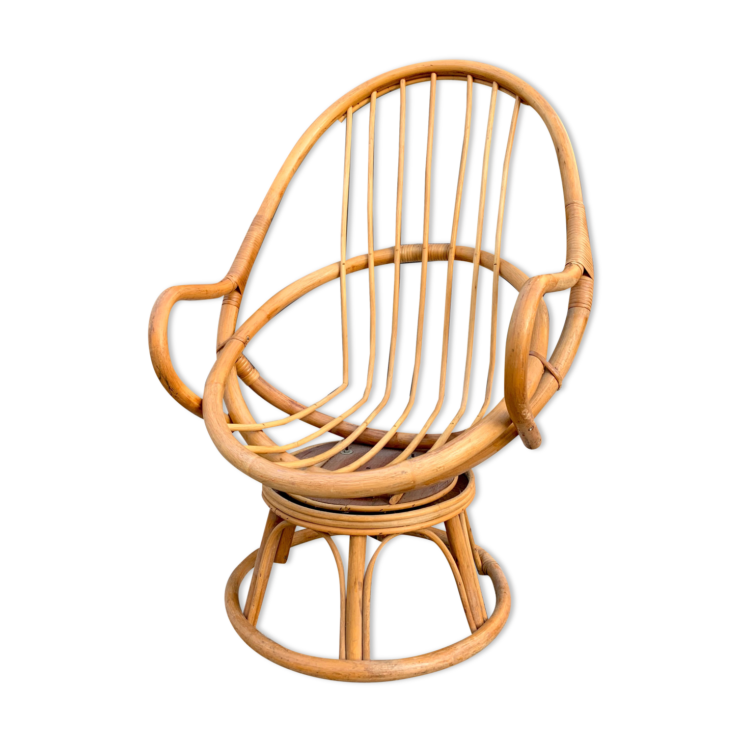 Rattan swivel chair