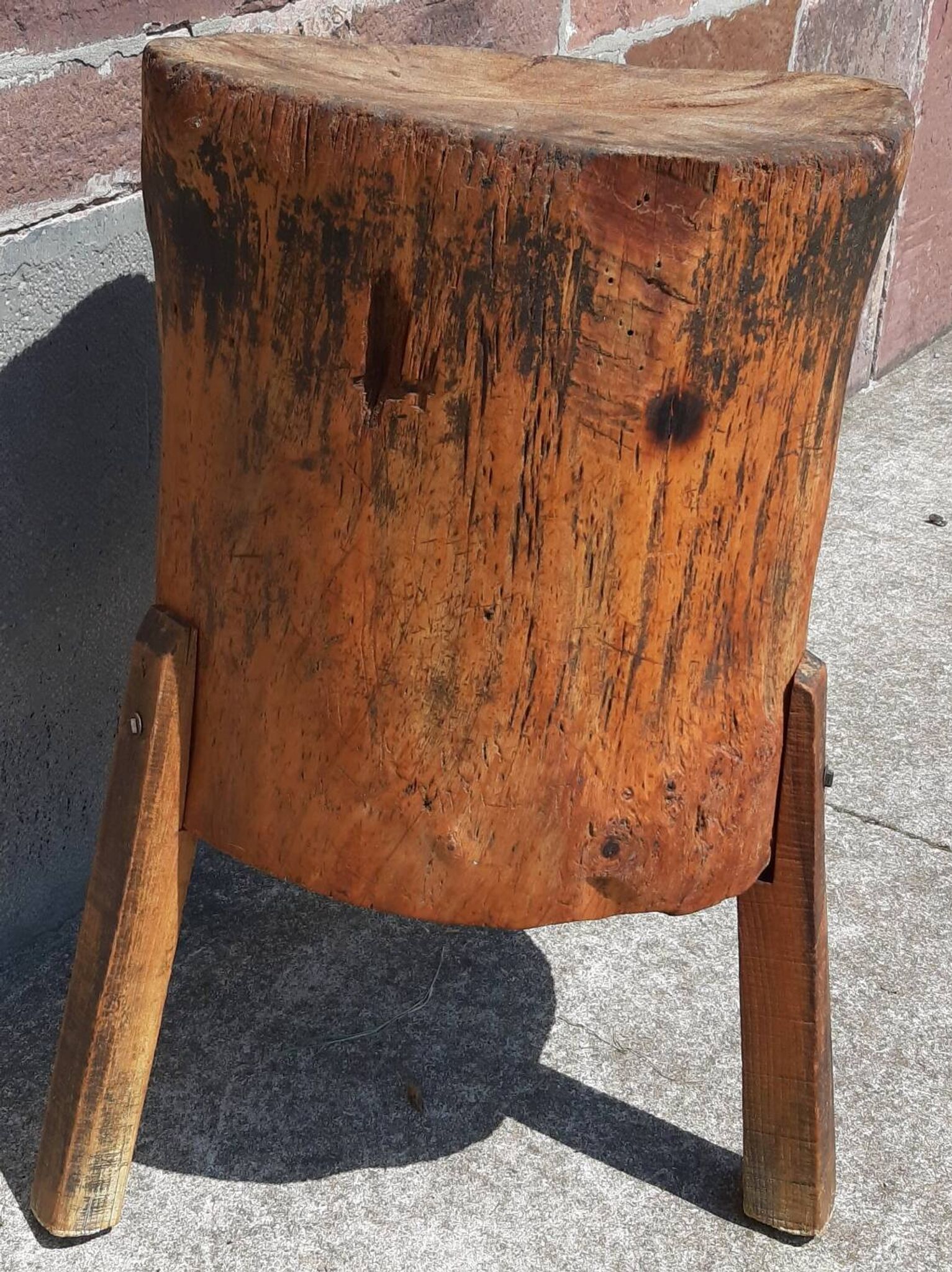 Table ou billot de boucher ancien tripode.