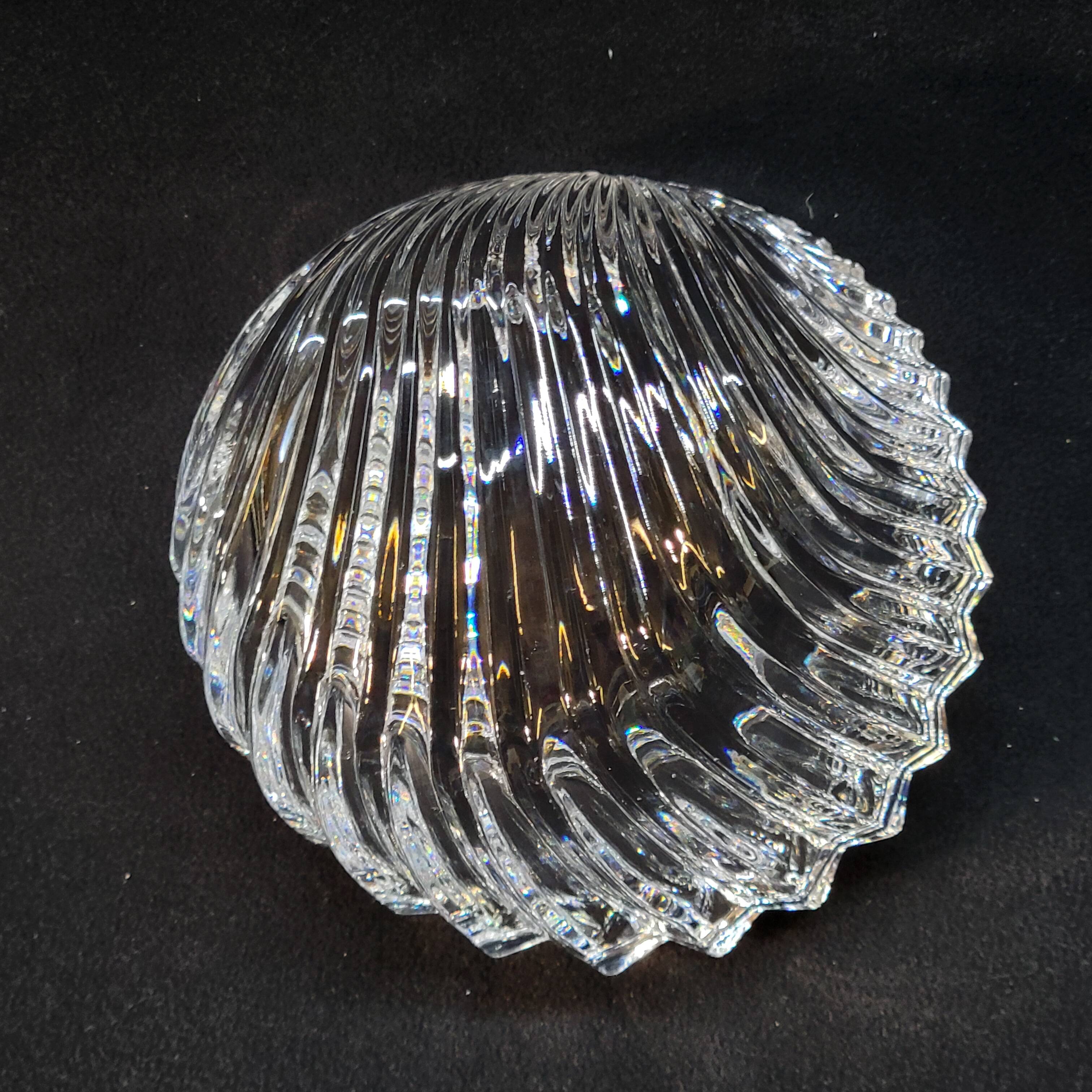 Covered box in villeroy and boch crystal shell shape vintage