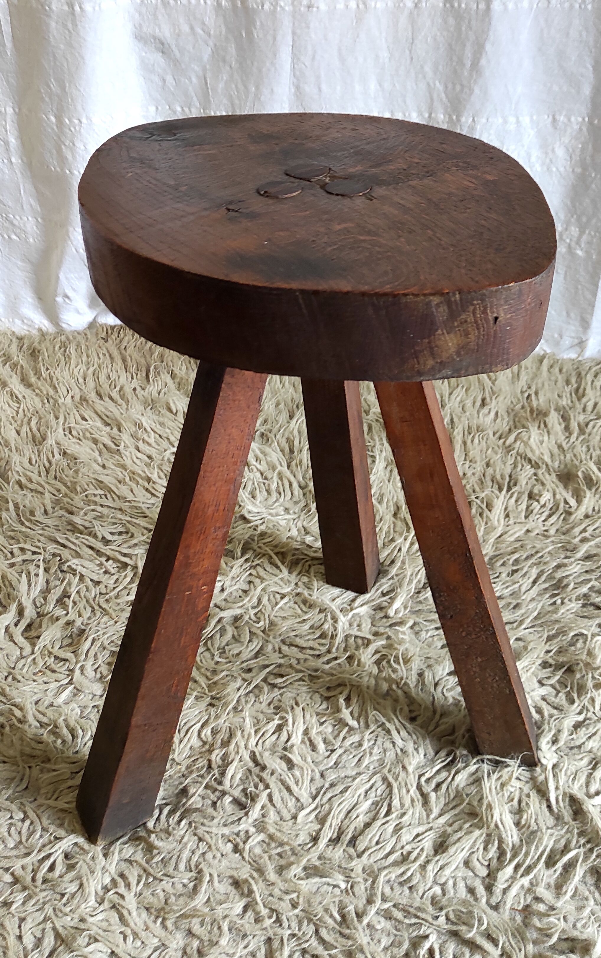Brutalist tripod stool in solid oak mid. XXth