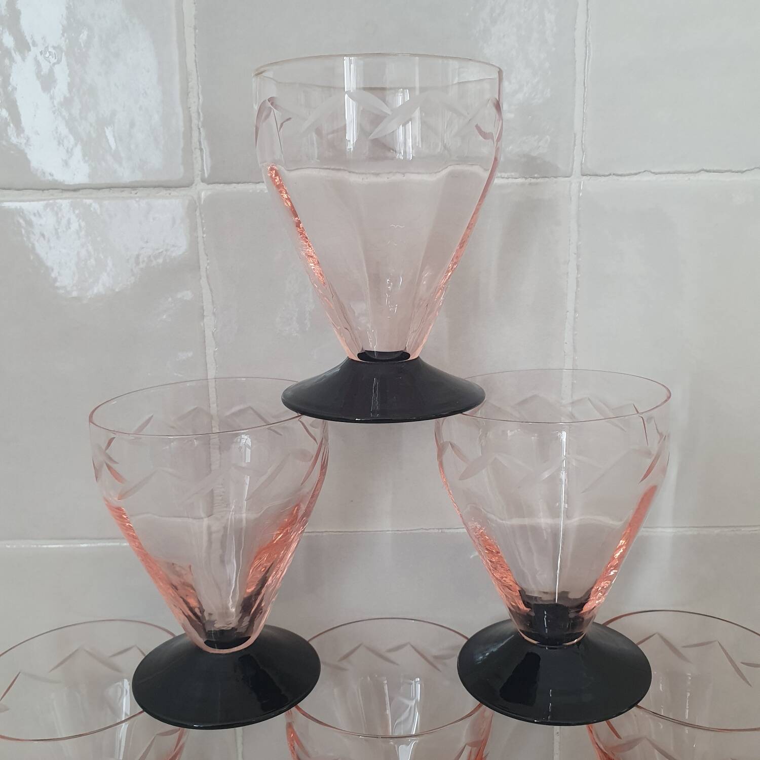 Verre Art déco gravé rose et noir