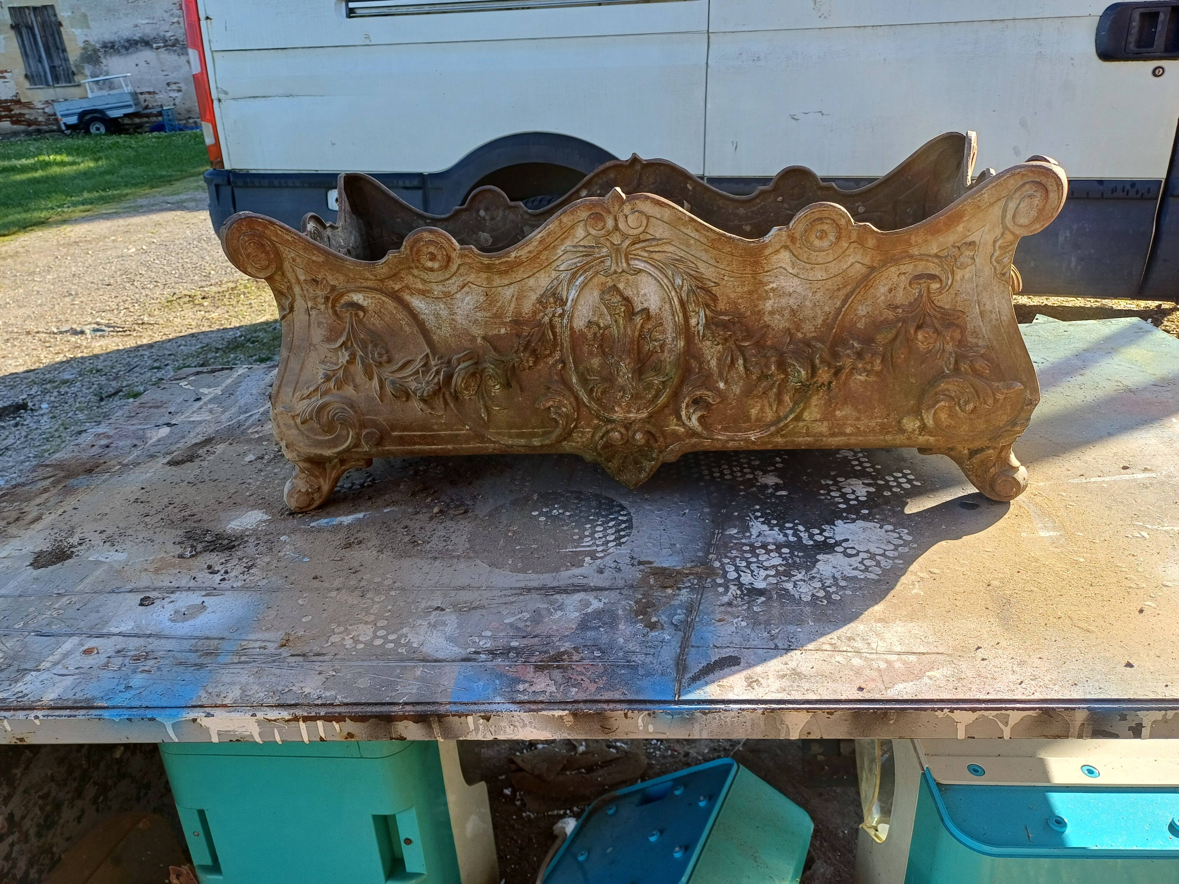 Large 1900 Cast Iron Planter in Rocaille Style: Charleville - Mézières