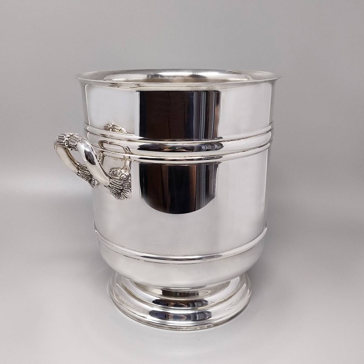 1950s Gorgeous Champagne or Ice Bucket by Christofle in Silver Plated. Made