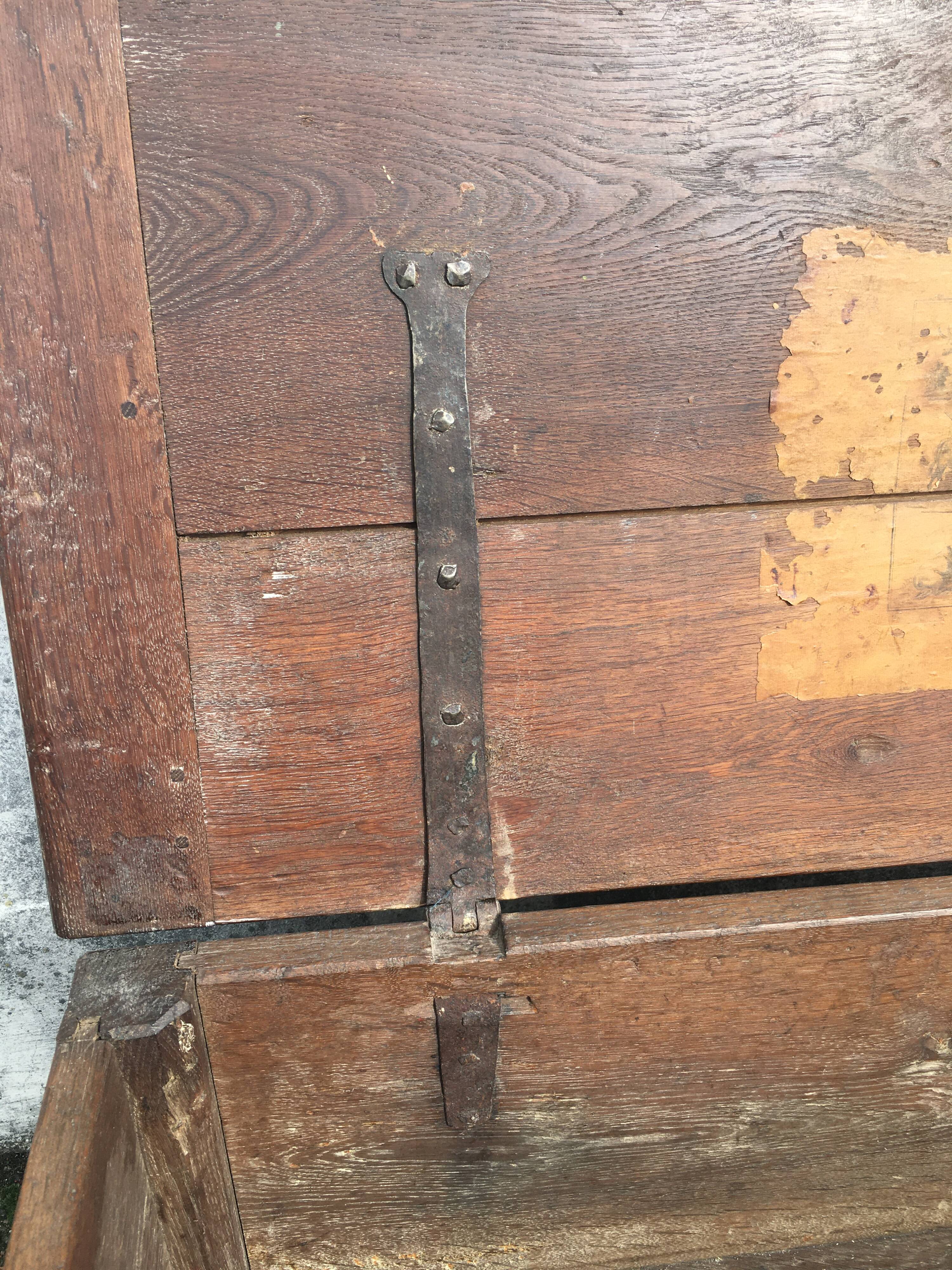 Old solid oak chest early XVIII Brutalist