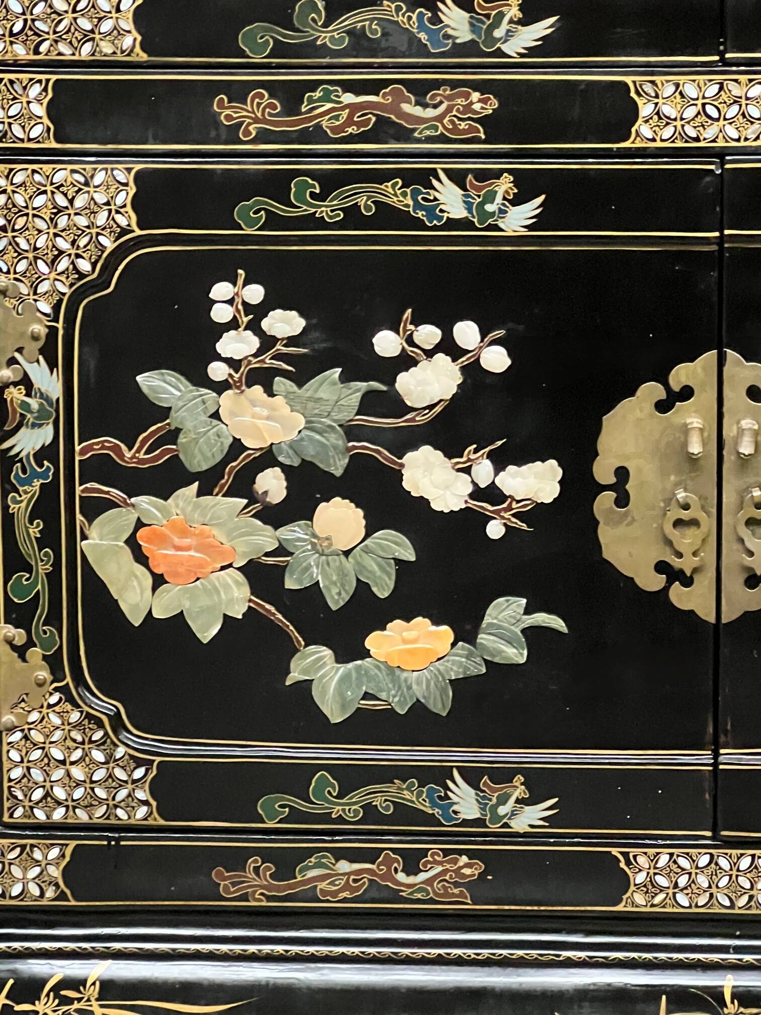 Chinoiserie style furniture. Mother-of-pearl, steatite, jade marquetry.