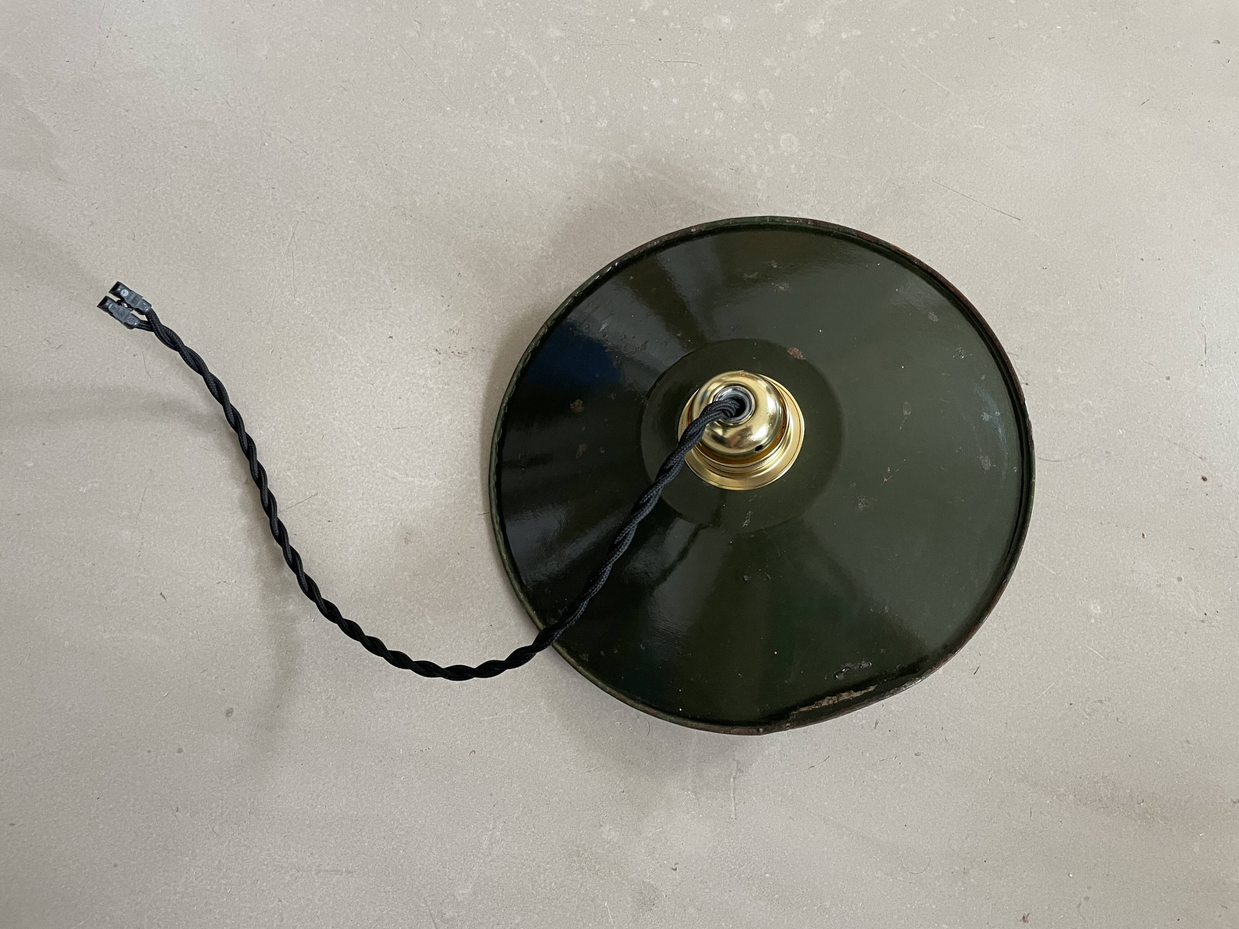 Suspension in old enameled sheet metal (x2)