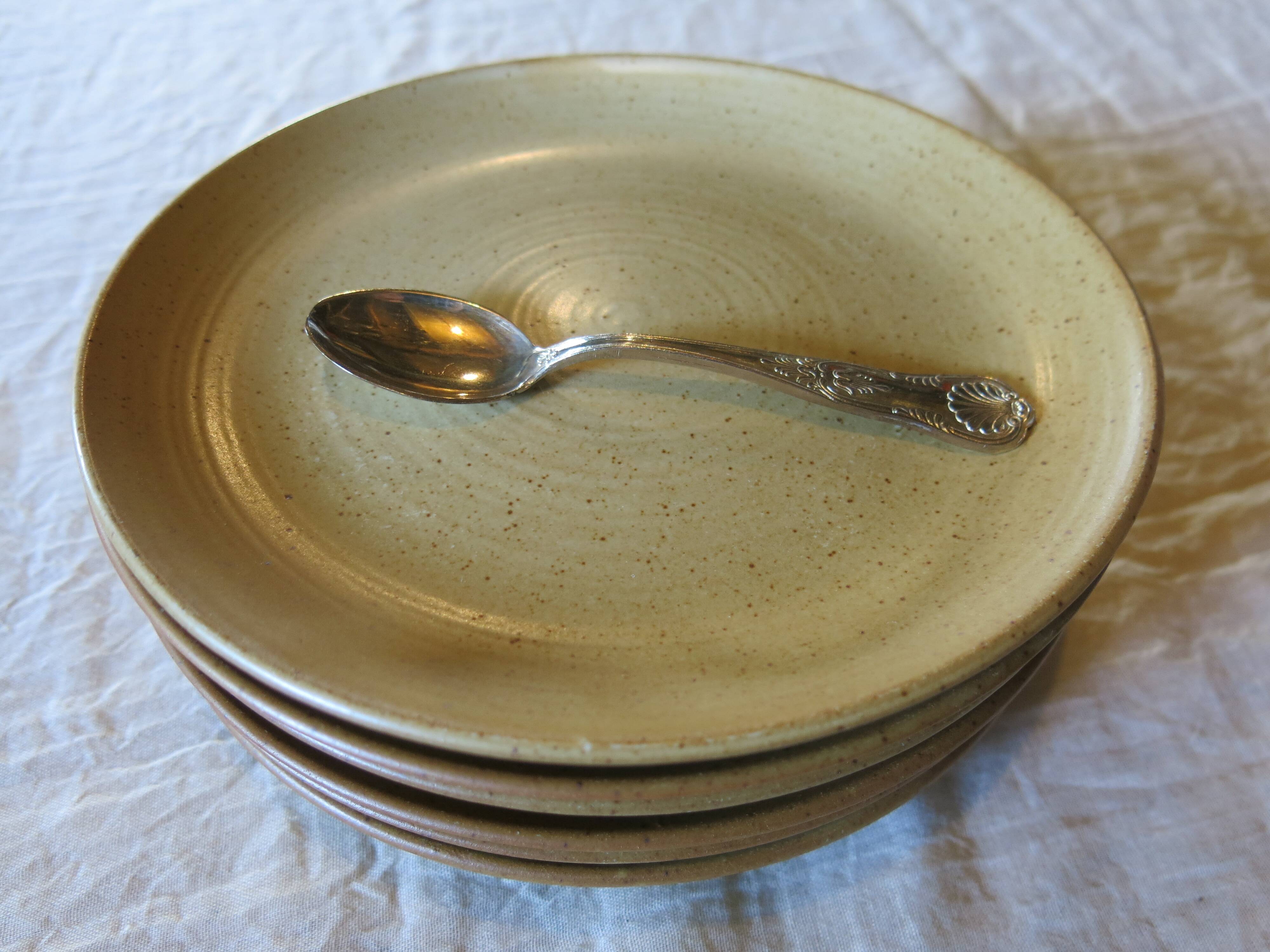 6 French stoneware dessert plates in very good condition