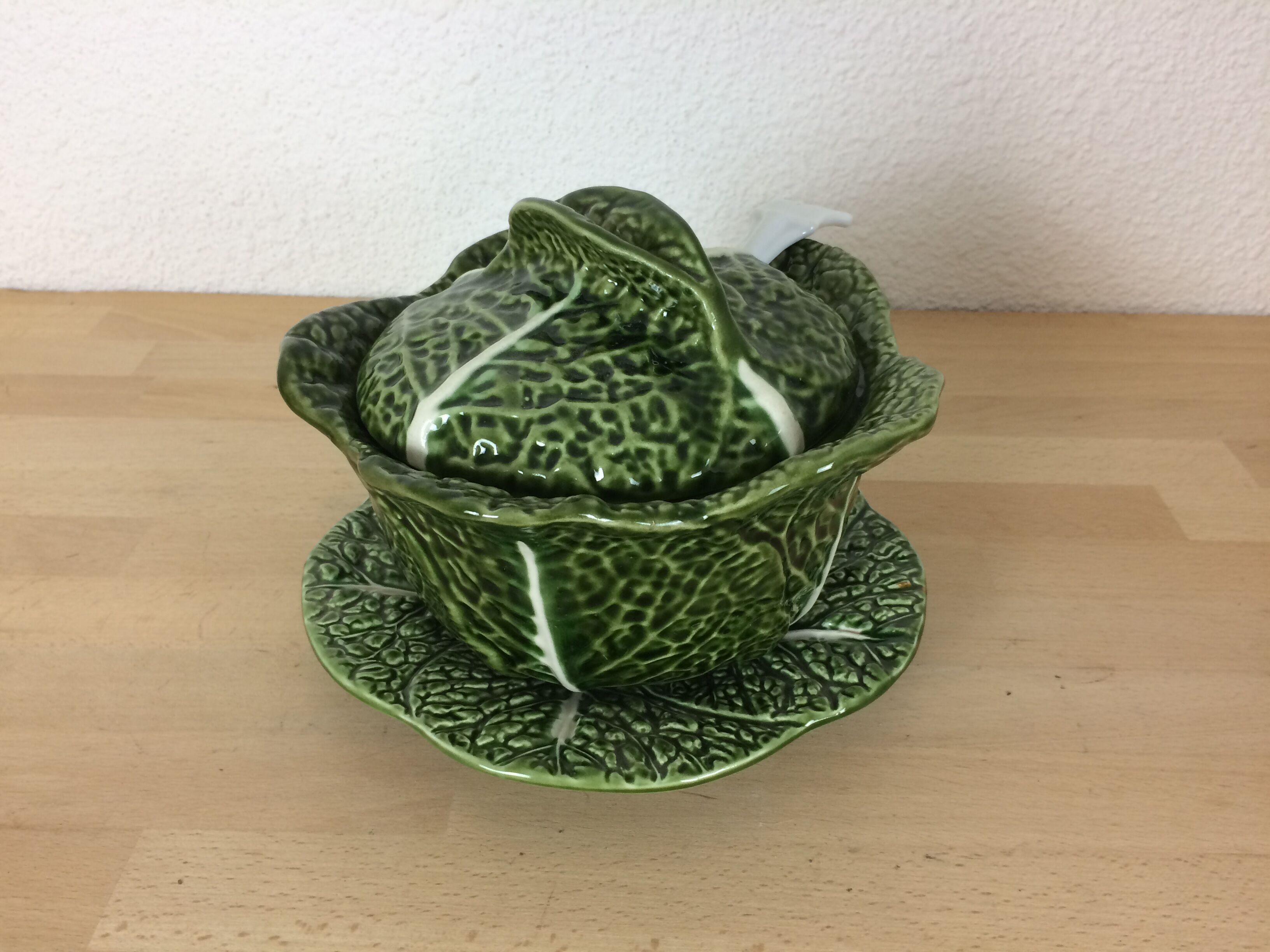 Service flat ceramic cabbages, salad bowl, soup maker