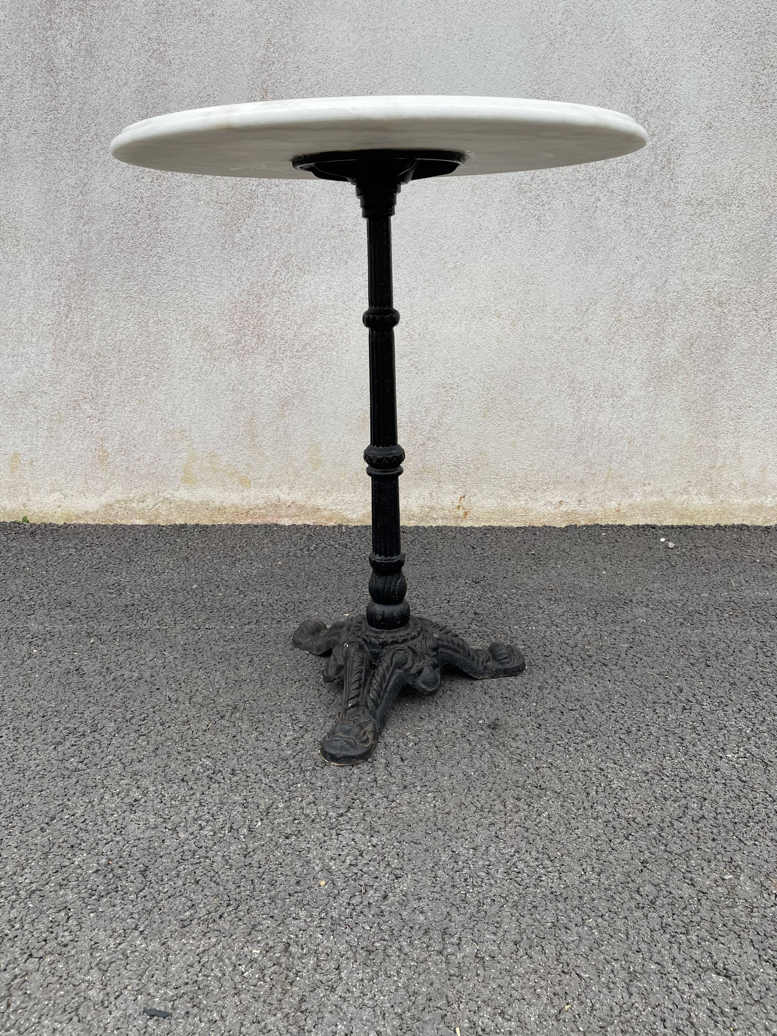 Round bistro table in white marble
