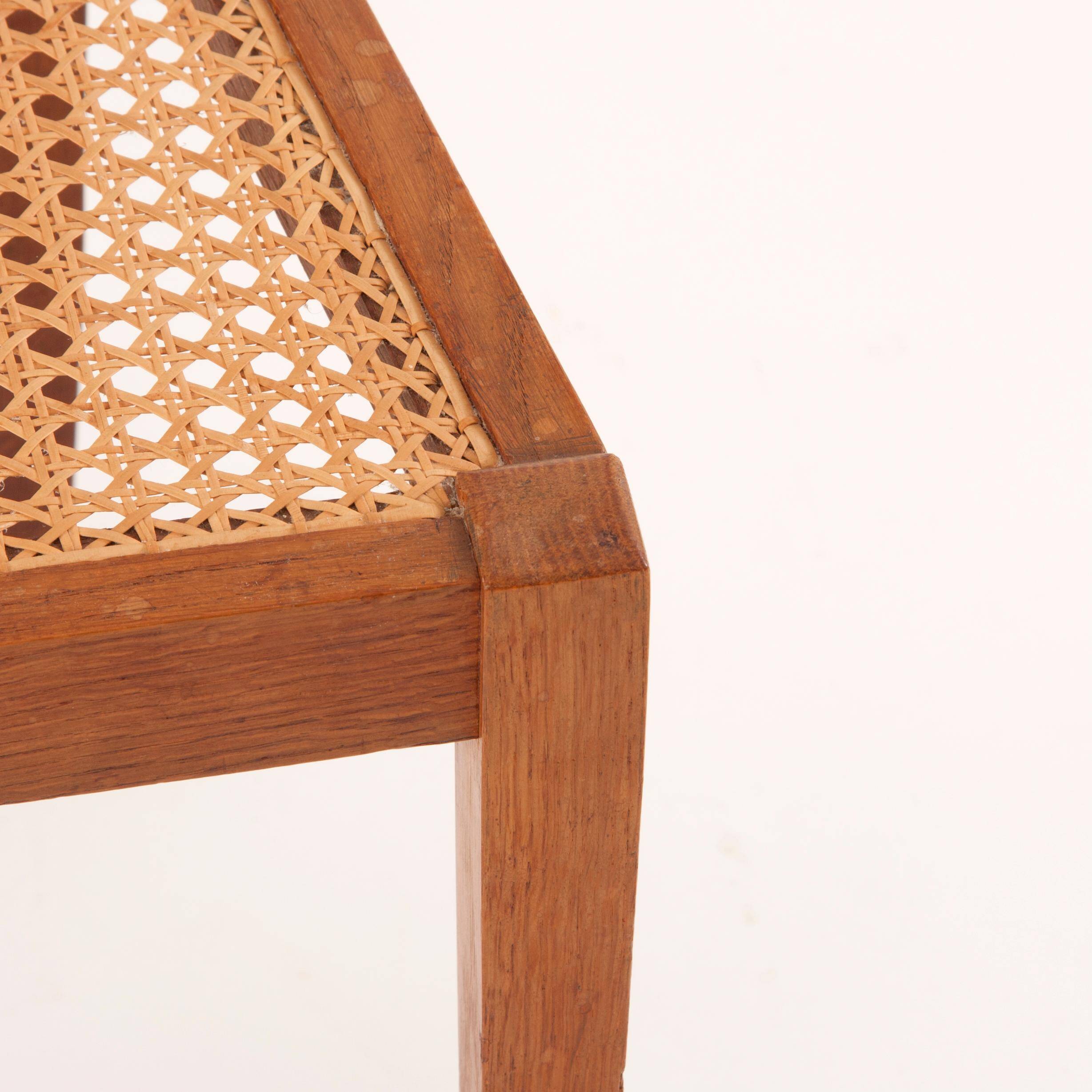 Two elegant Werkstätte Hagenauer M006 chairs by Julius Jirasek, Austria, 1930.