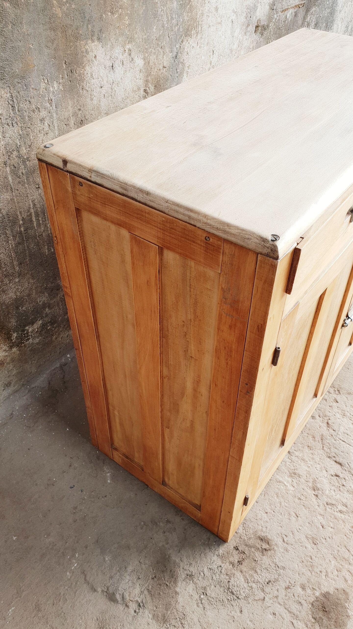 Buffet parisien vintage