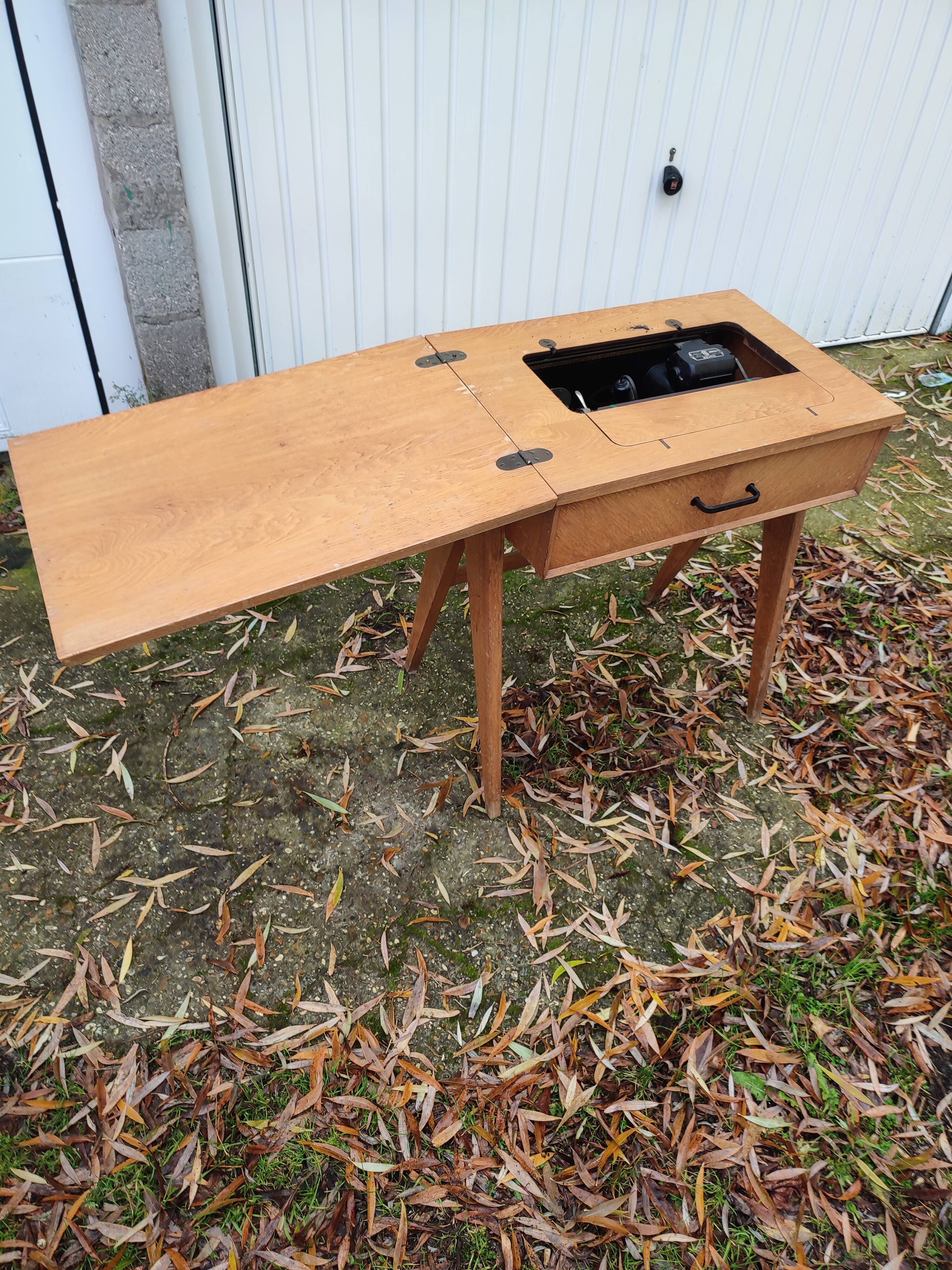 Sewing desk foot compass machine singer