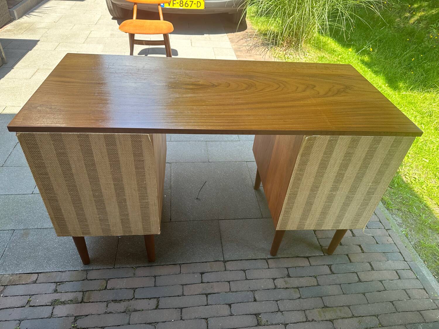 Louis van Teeffelen desk