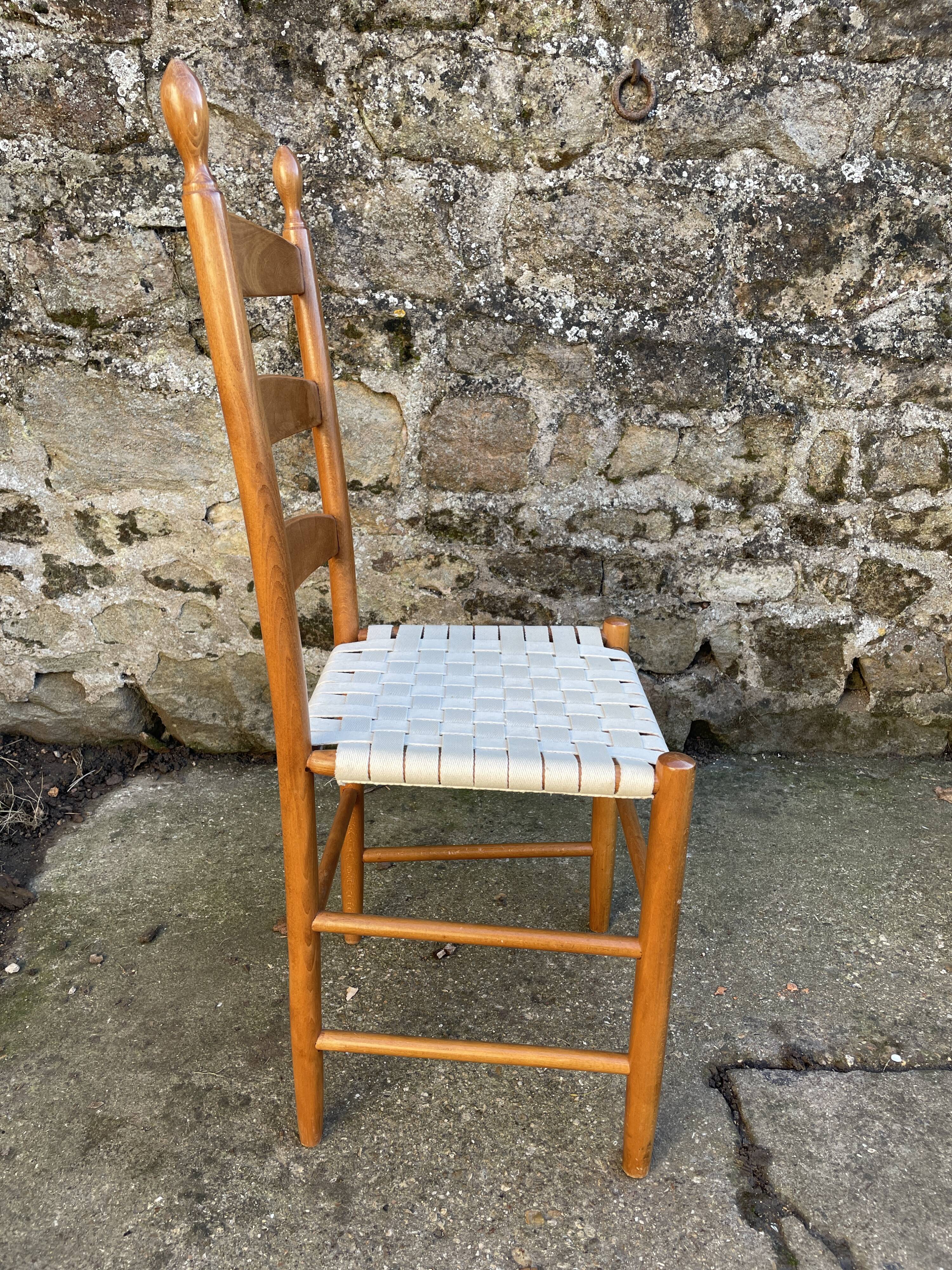Set de 4 chaises dossier échelonné et assise tissée en coton blanc