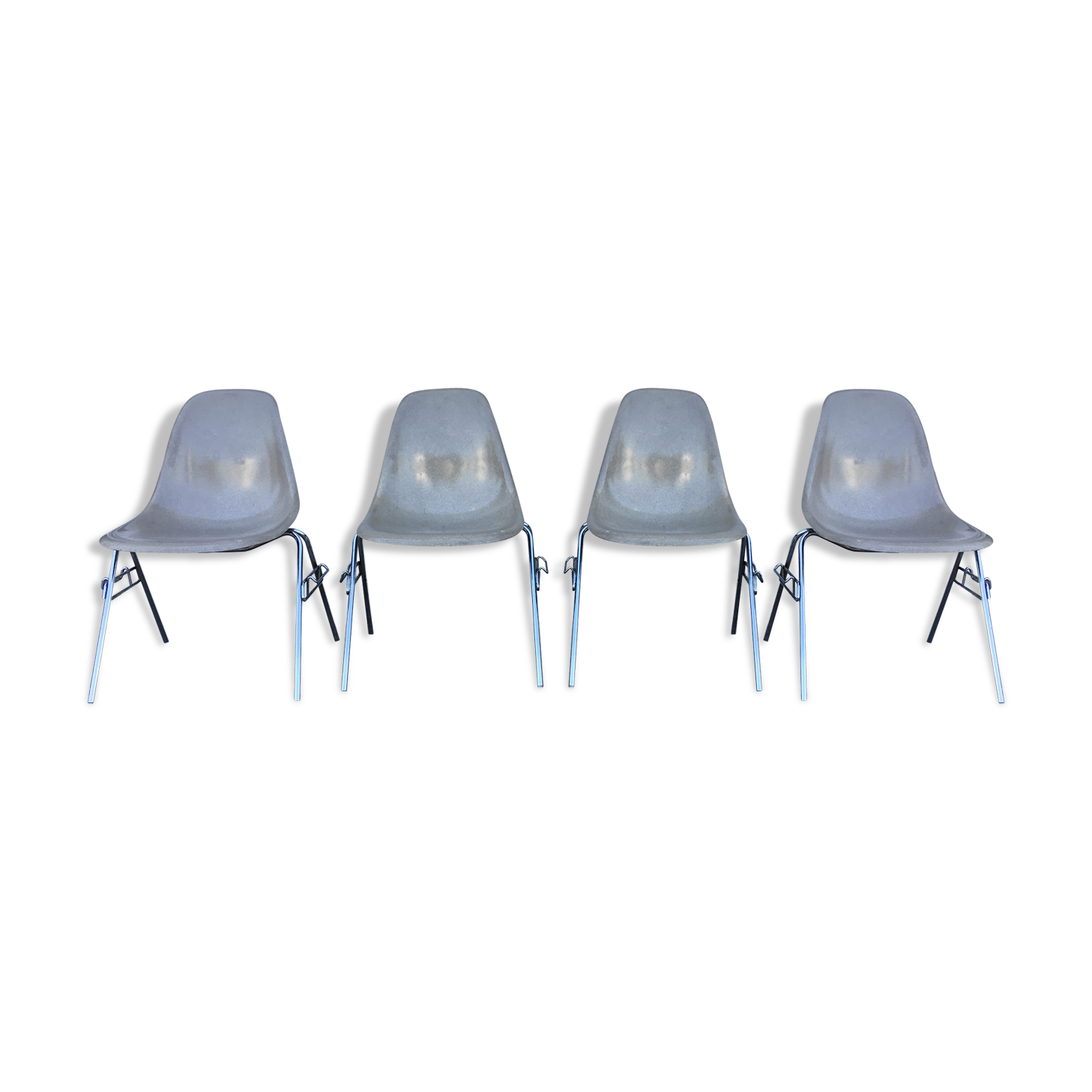 4 Eames chairs