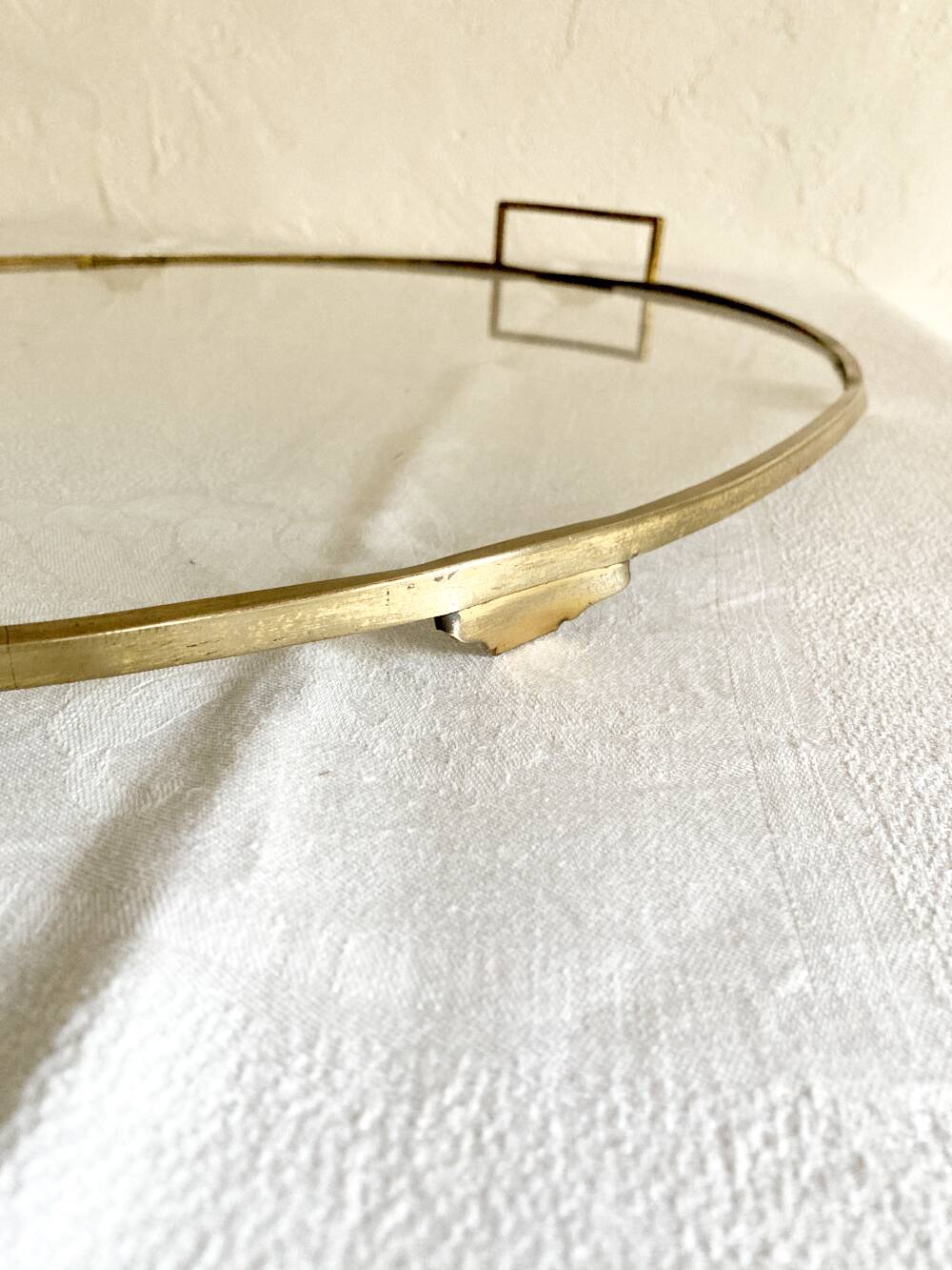 Oval serving tray in glass and brass, late 19th - early 20th century