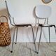 Paire de chaises en formica blanc et rayures