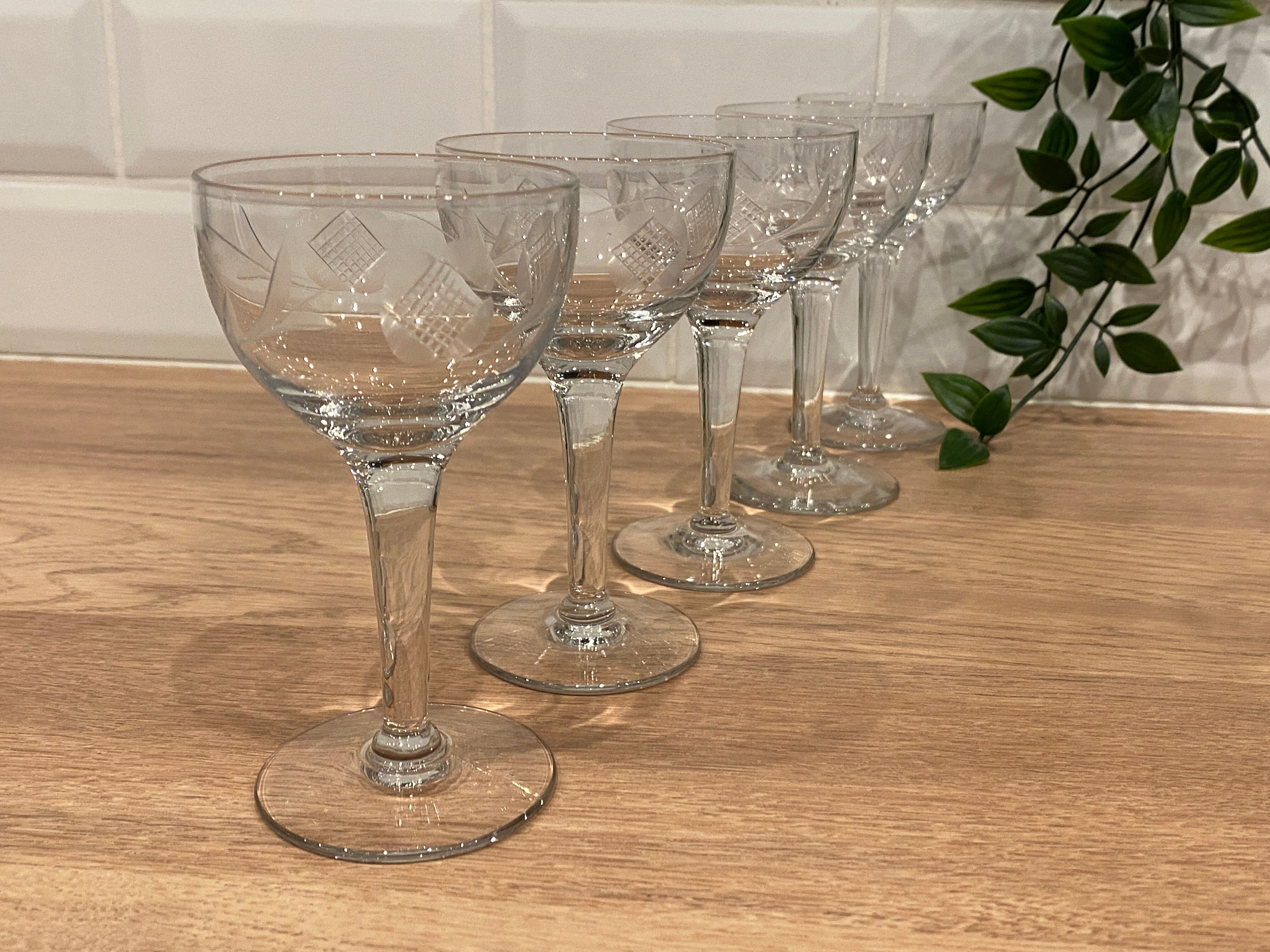 Set of 5 engraved glasses
