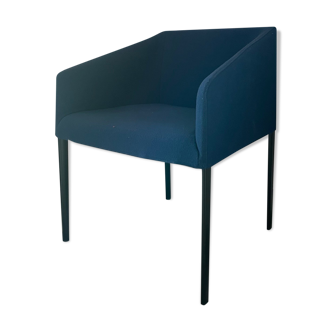 Fauteuil accoudoirs Arper design bleu