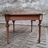 Antique extendable diningtable