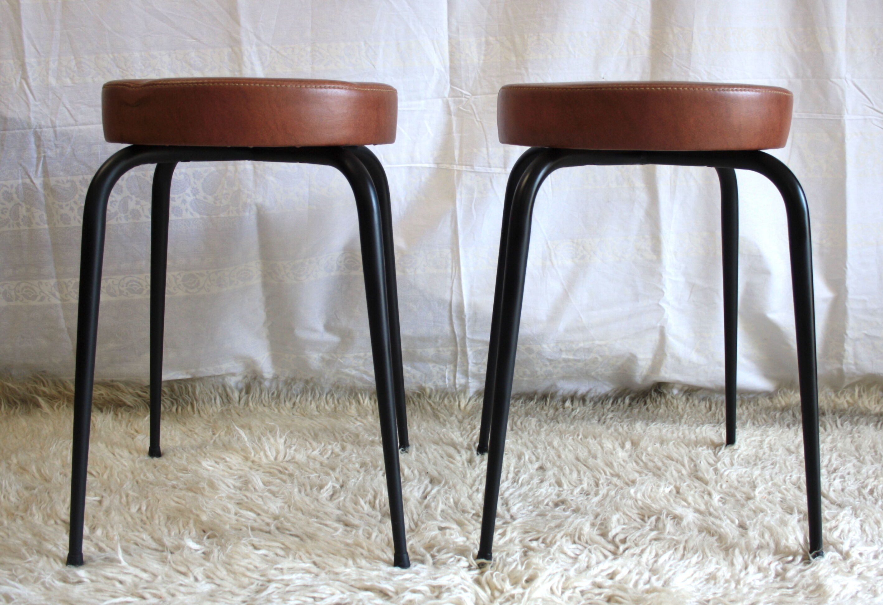 Duo de tabourets métal et skaï