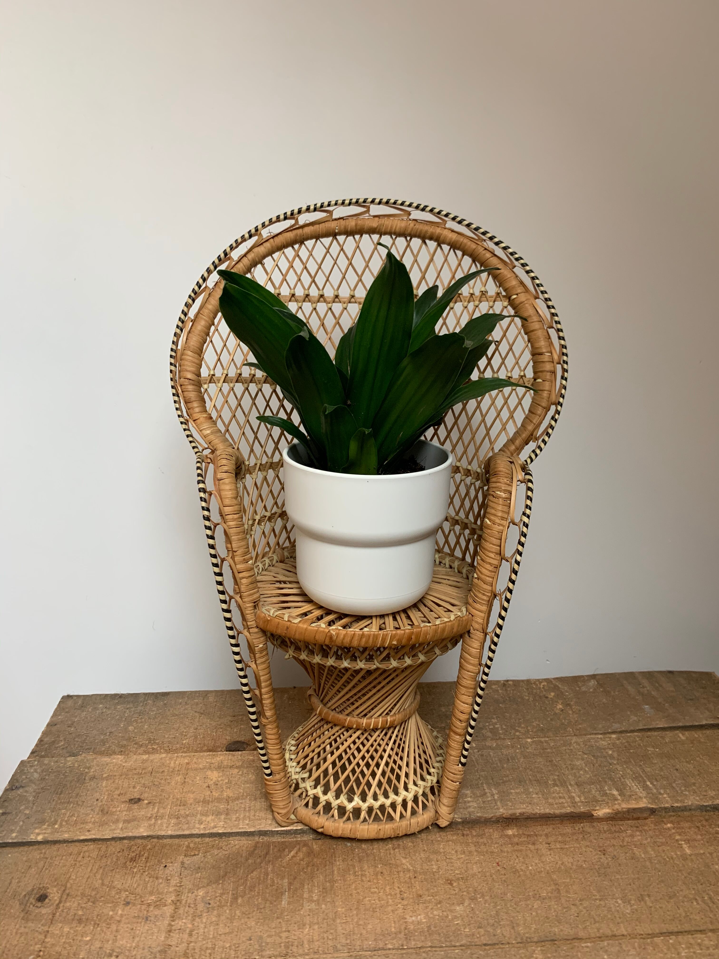 Emmanuelle doll chairs