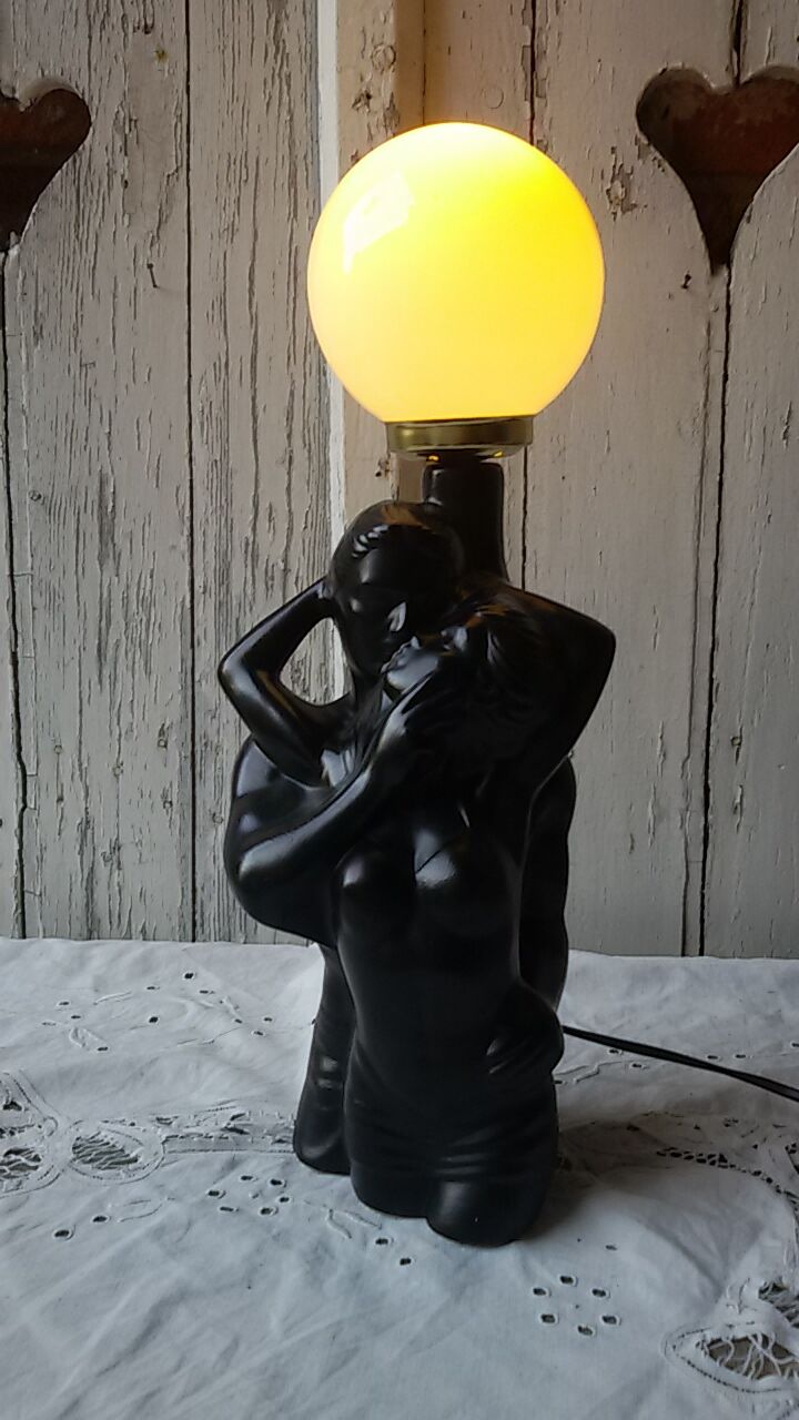 Black ceramic love couple lamp